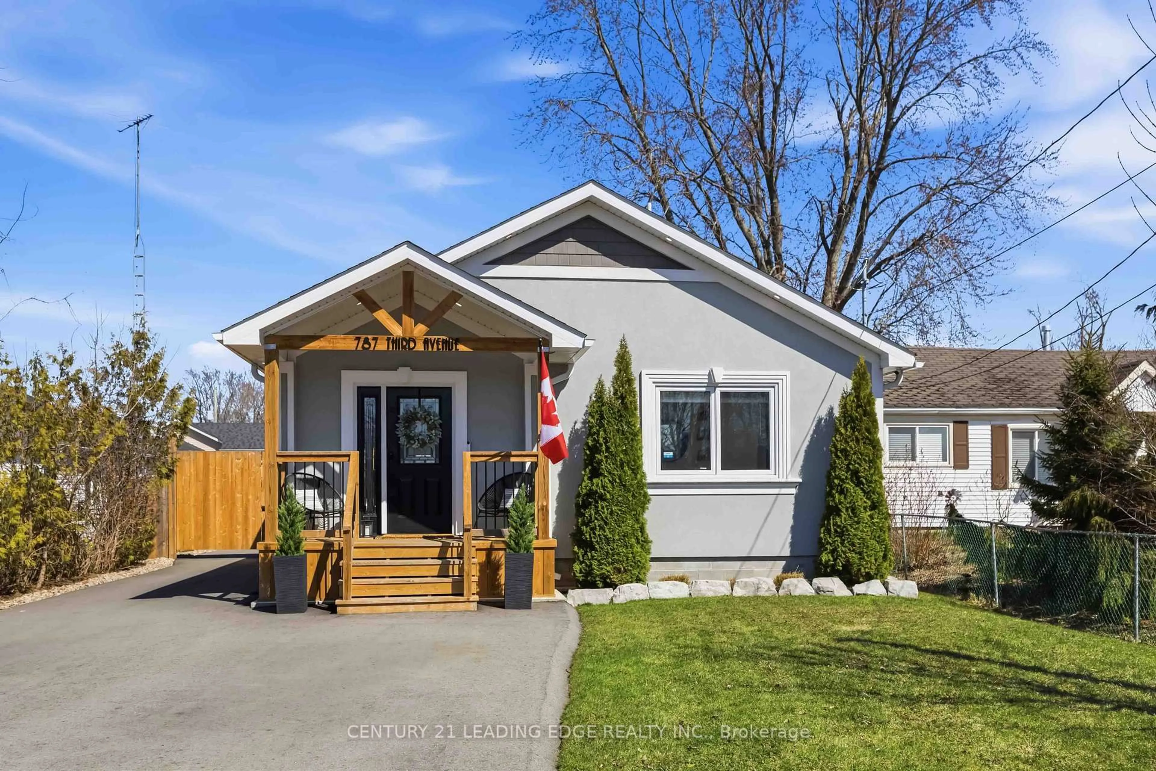 Home with vinyl exterior material, street for 787 Third Ave, Georgina Ontario L0E 1S0