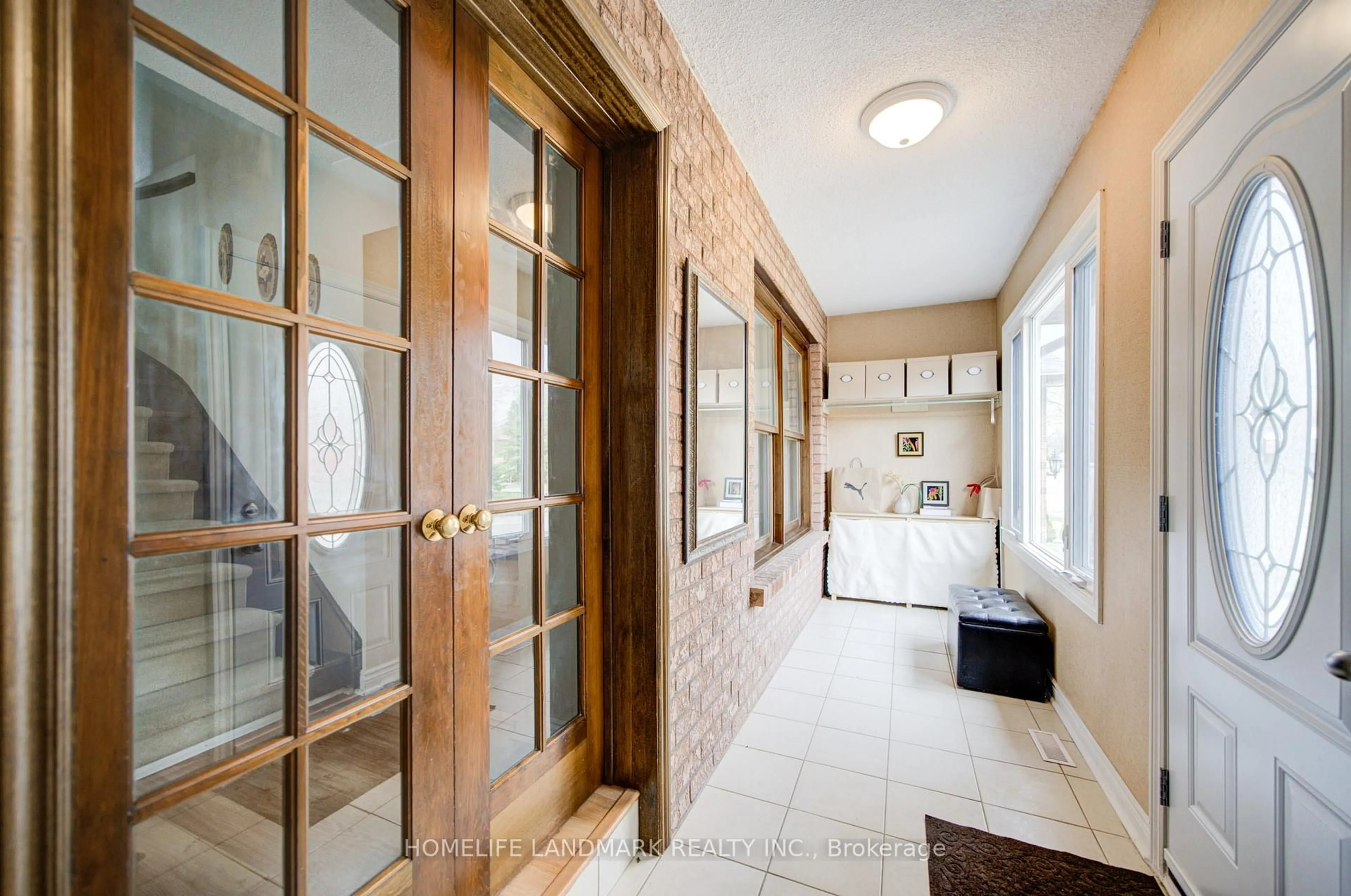 Indoor entryway for 306 Essex Ave, Richmond Hill Ontario L4C 8M6