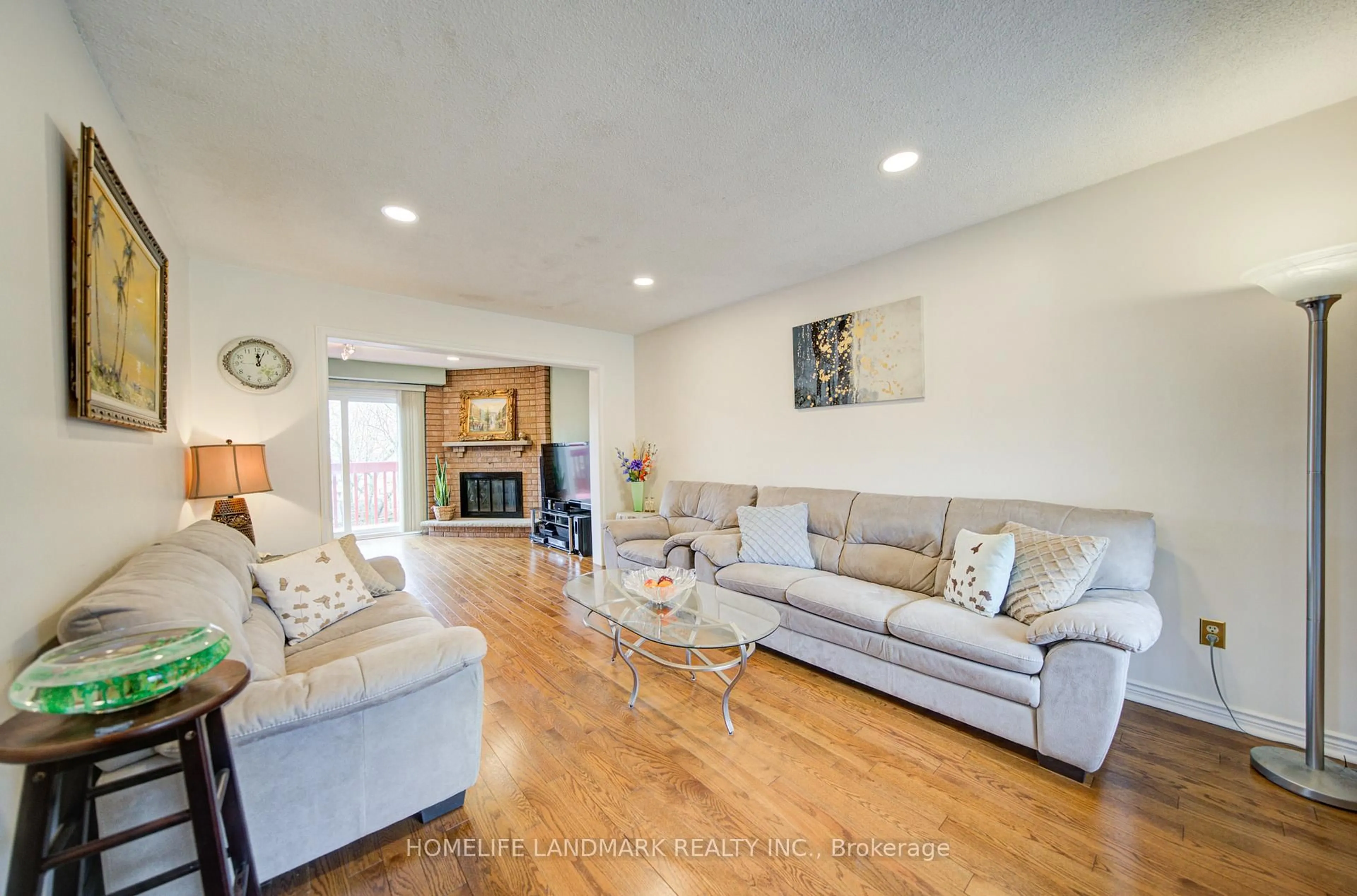 Living room with furniture, unknown for 306 Essex Ave, Richmond Hill Ontario L4C 8M6