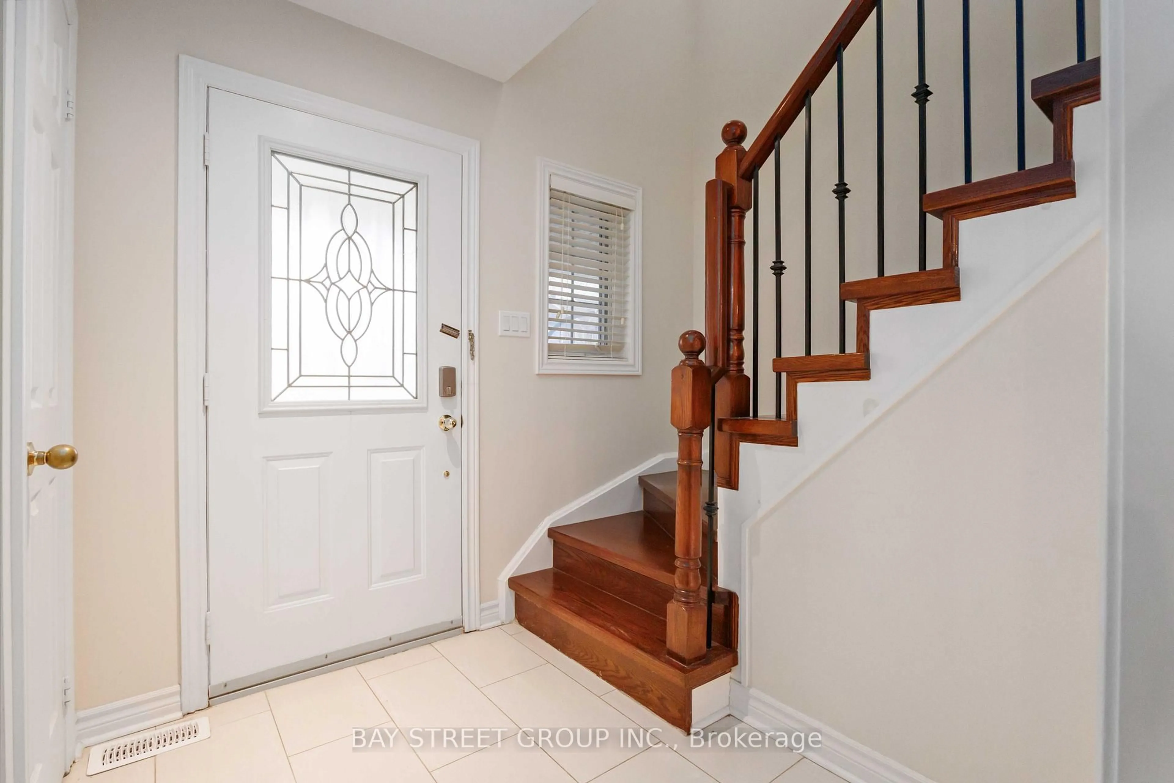 Indoor entryway for 25 Maple Ridge Cres, Markham Ontario L6E 1V3