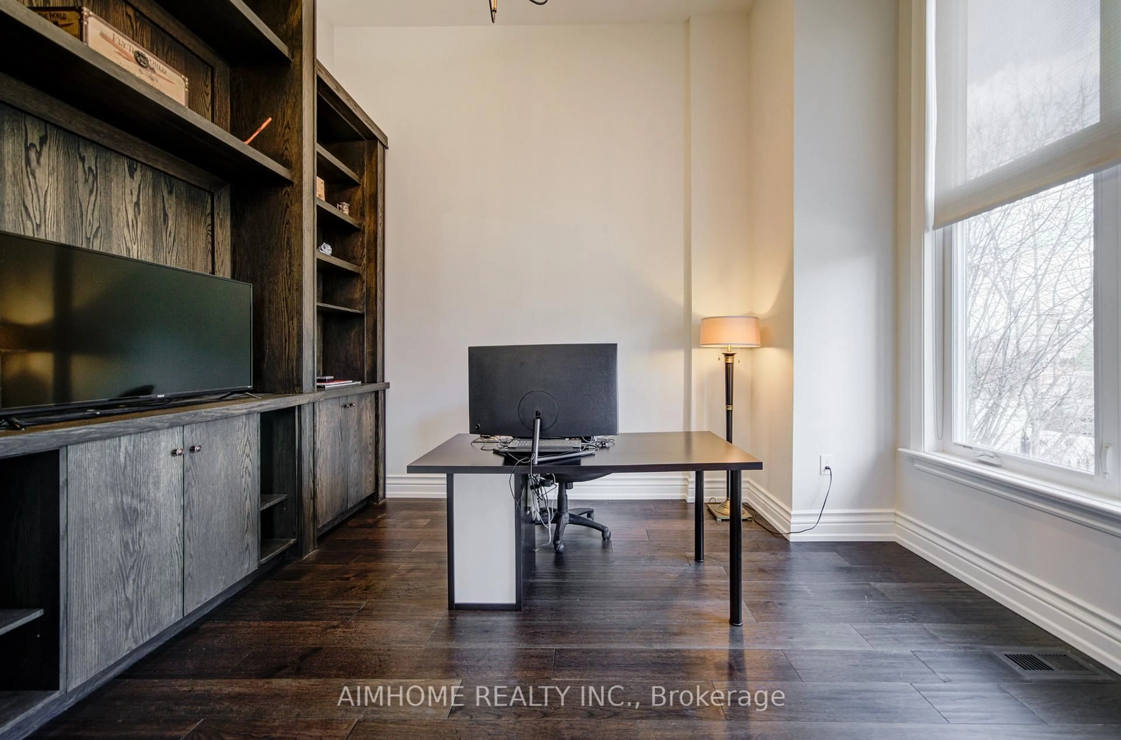 A pic of a room for 212 Sussex Ave, Richmond Hill Ontario L4C 2G2