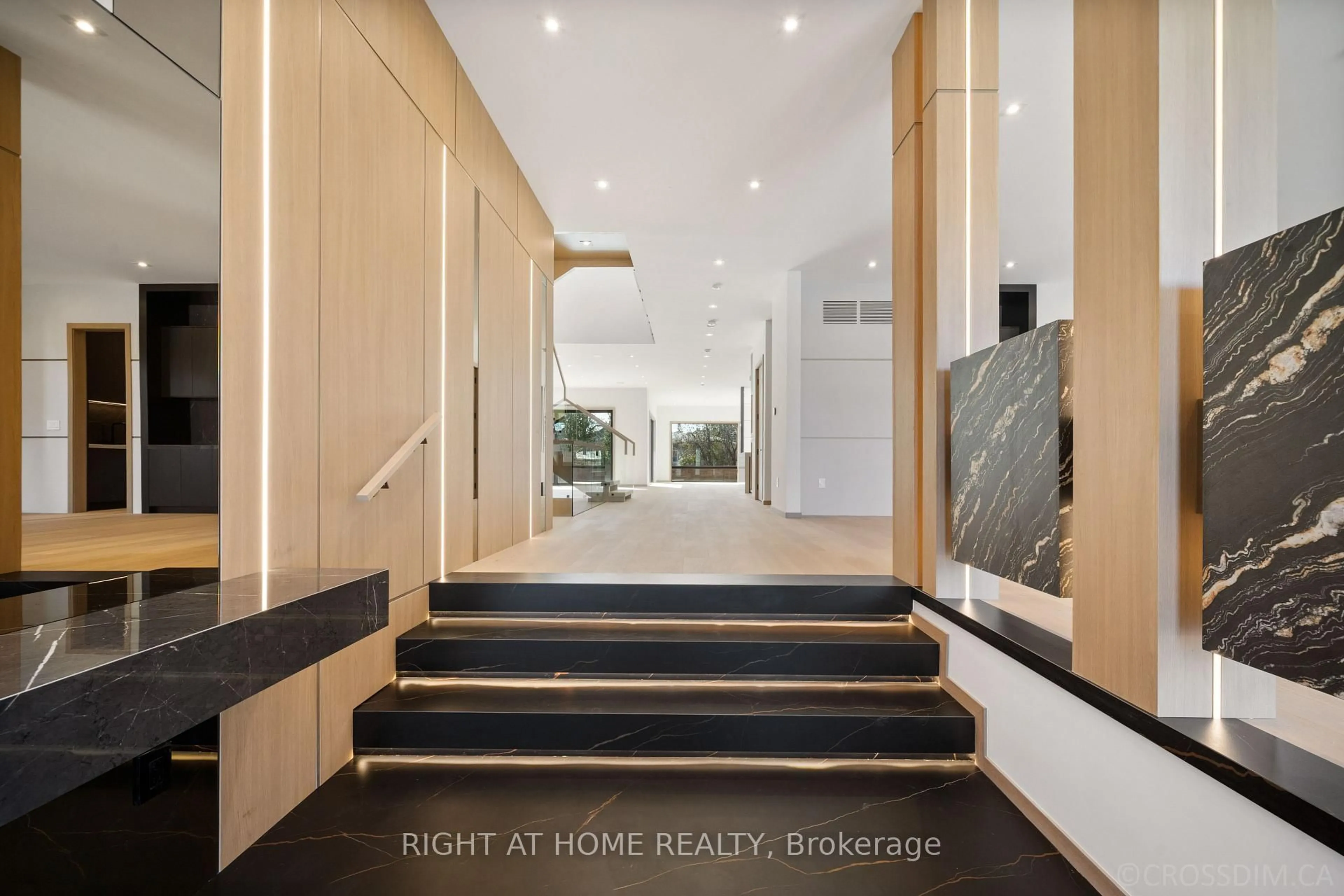 Unknown for 99 Douglas Rd, Richmond Hill Ontario L4E 3H1