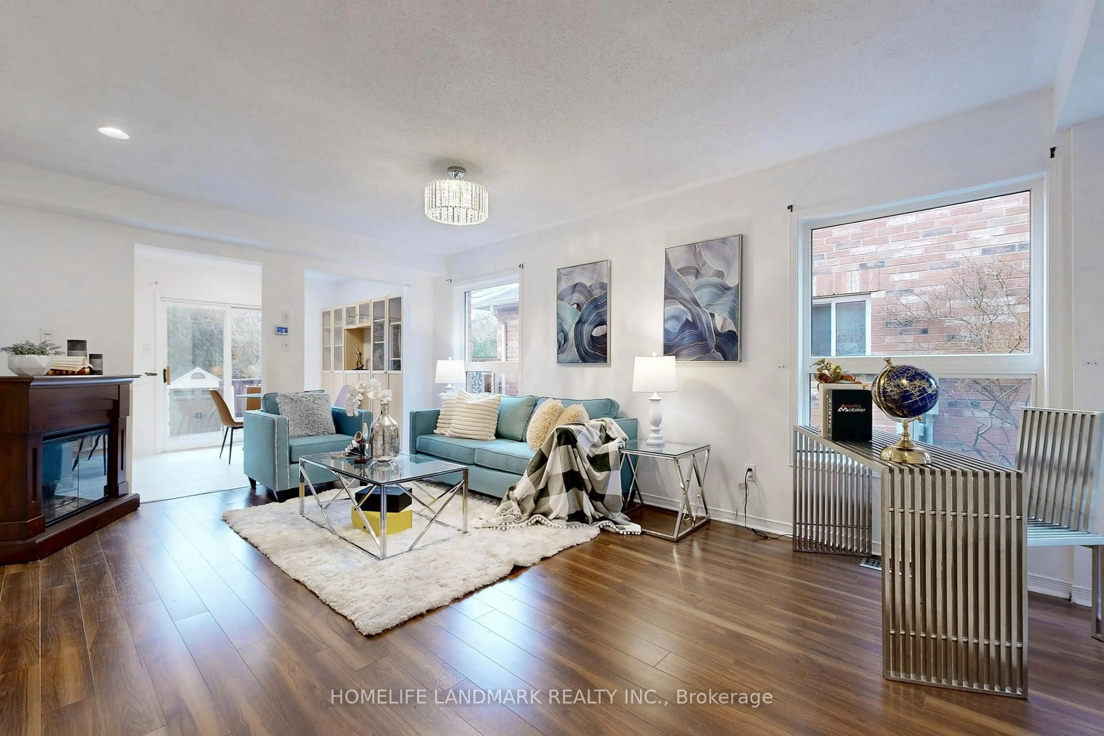 Living room with furniture, unknown for 82 Baywell Cres, Aurora Ontario L4G 7N4