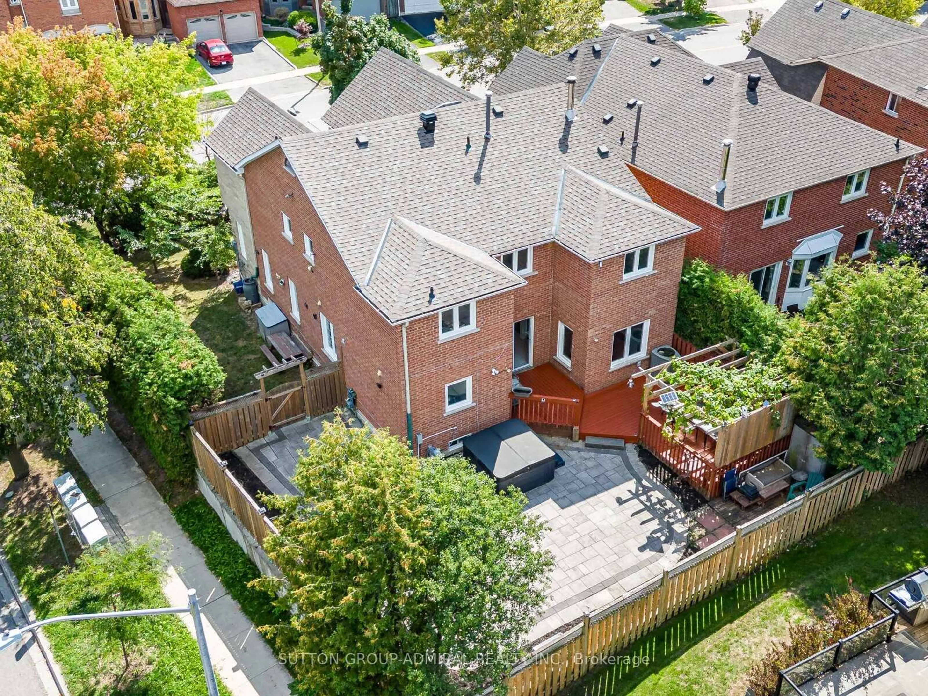 A pic from outside/outdoor area/front of a property/back of a property/a pic from drone, city buildings view from balcony for 98 Rosedale Heights Dr, Vaughan Ontario L4J 4V7
