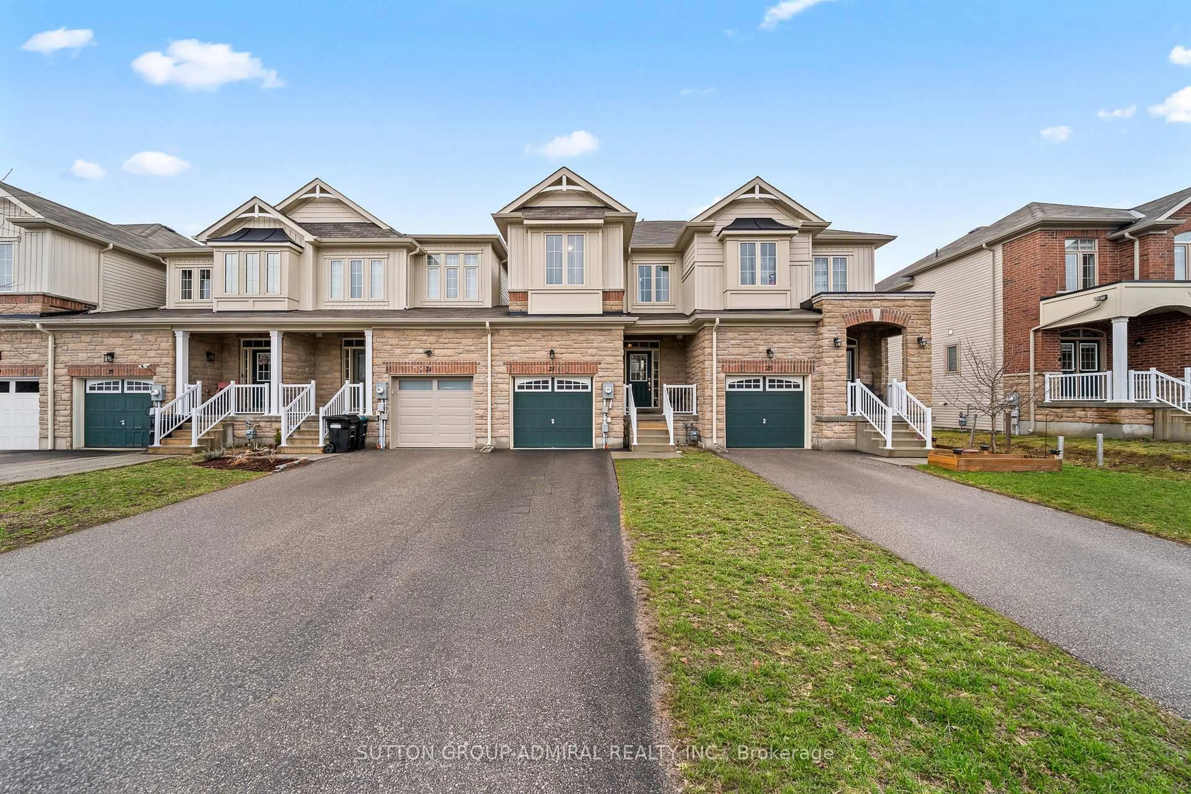 A pic from outside/outdoor area/front of a property/back of a property/a pic from drone, street for 23 Greenwood Dr, Essa Ontario L3W 0N5