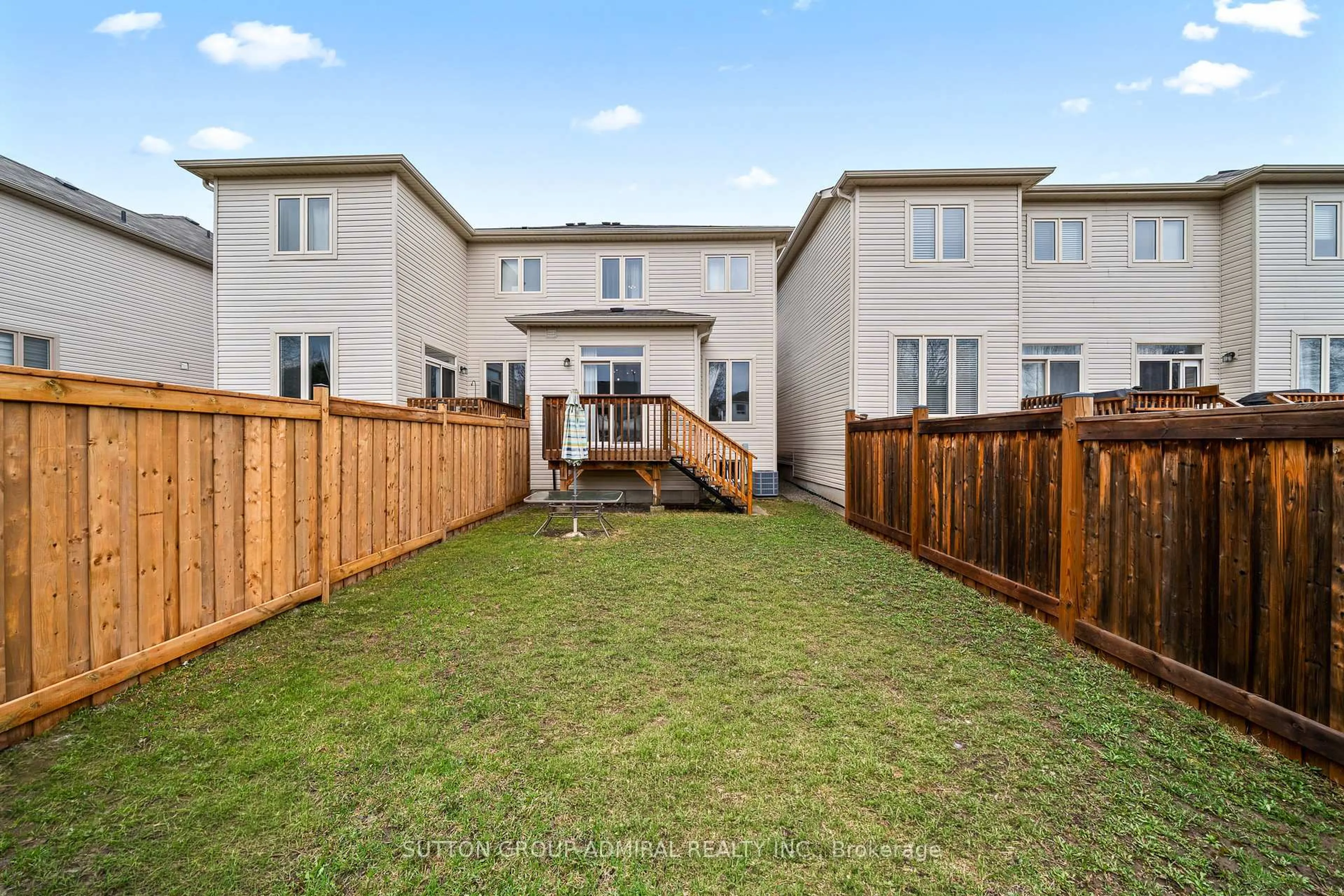 A pic from outside/outdoor area/front of a property/back of a property/a pic from drone, street for 23 Greenwood Dr, Essa Ontario L3W 0N5