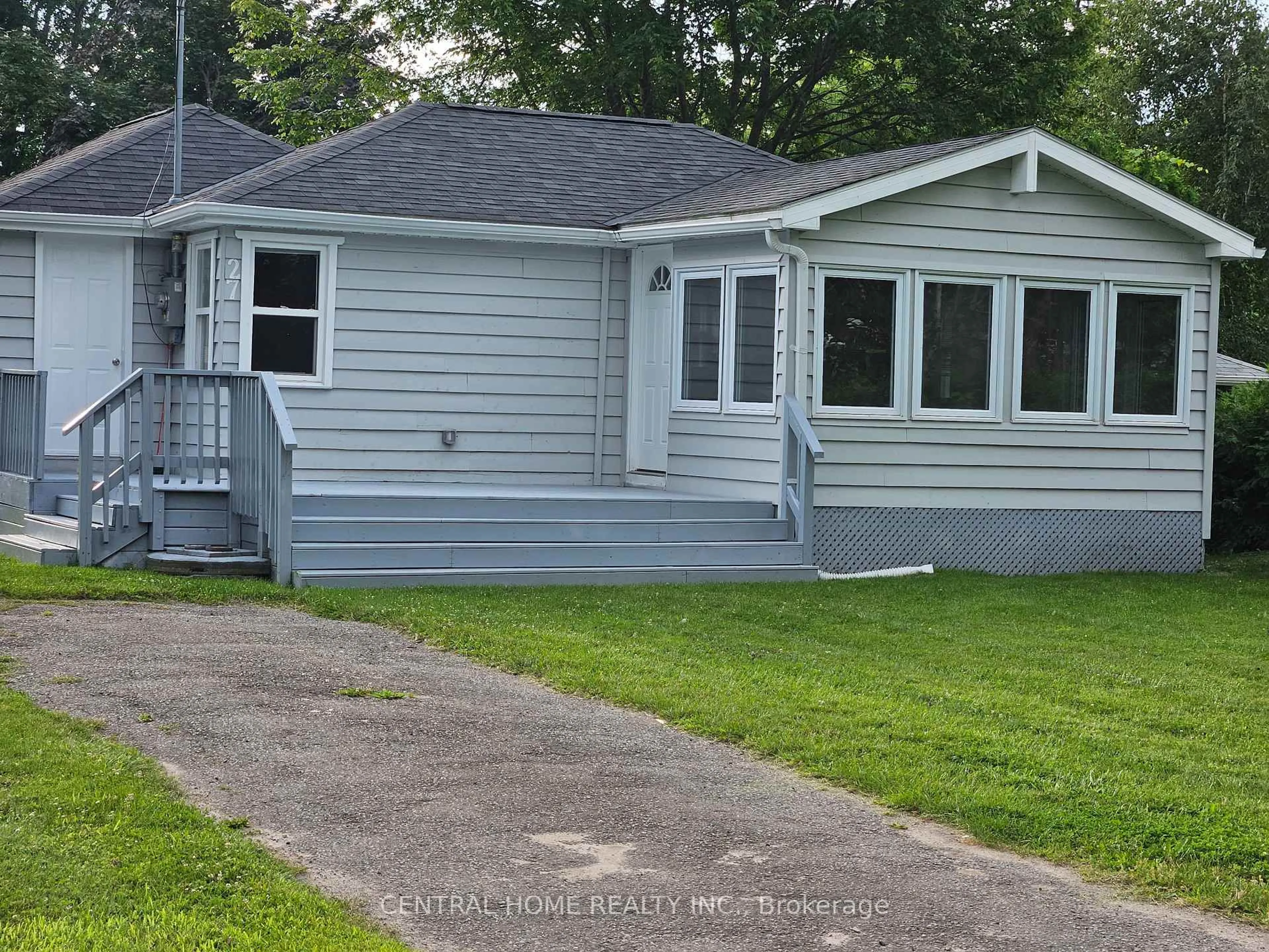 Home with vinyl exterior material, street for 27 Blue Heron Dr, Georgina Ontario L0E 1N0