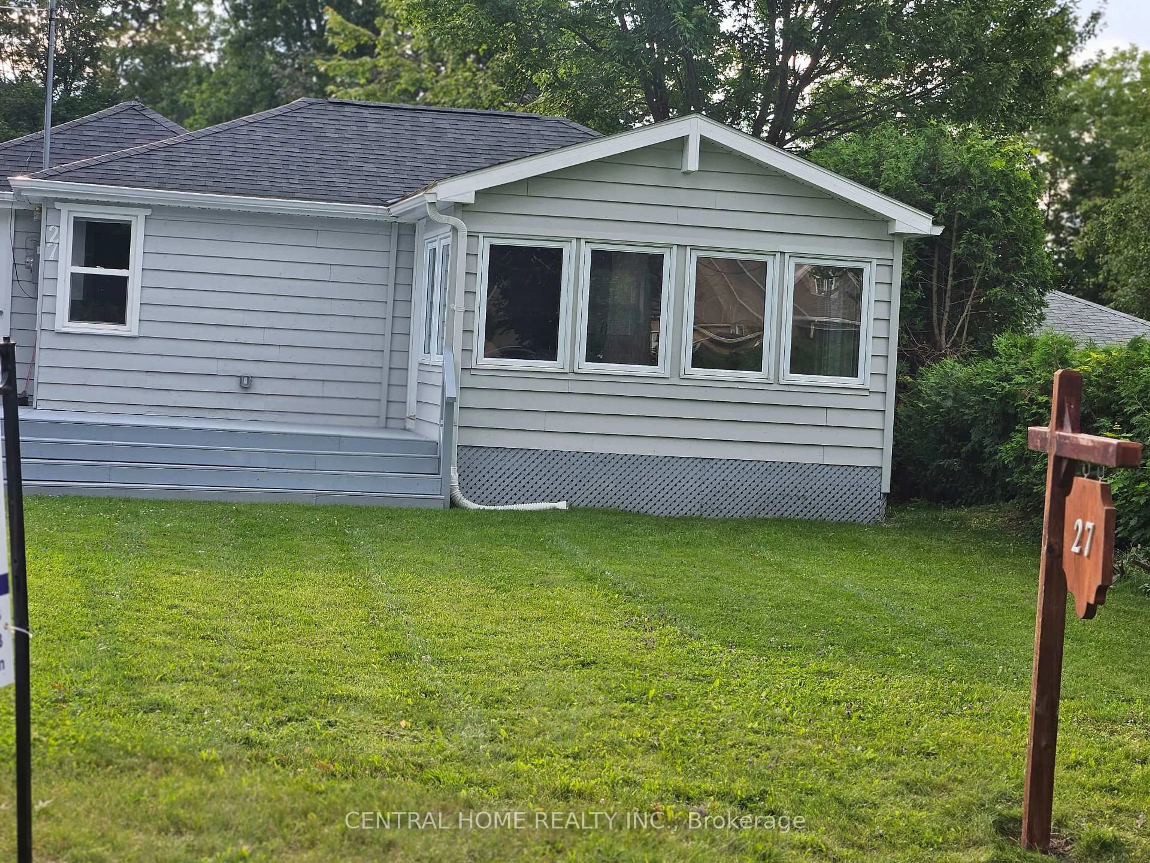Home with vinyl exterior material, street for 27 Blue Heron Dr, Georgina Ontario L0E 1N0