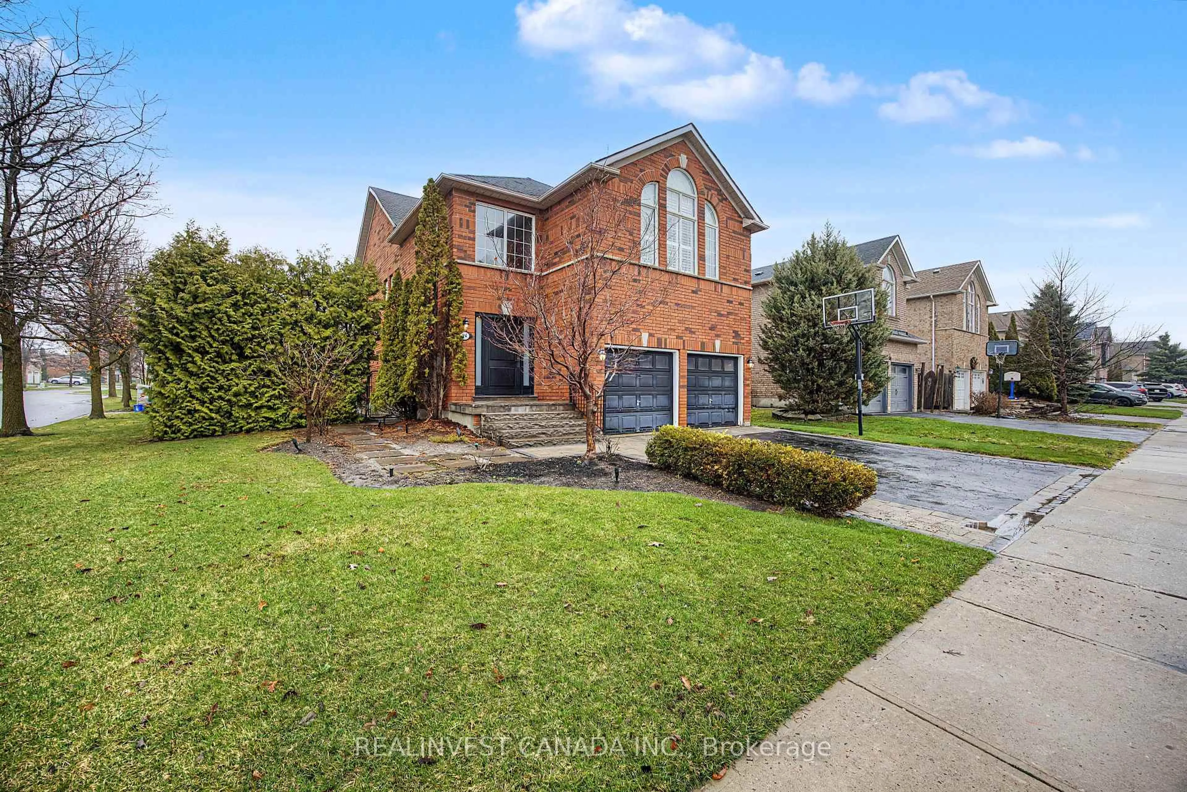 Home with brick exterior material, street for 84 Worthington Ave, Richmond Hill Ontario L4E 3X1