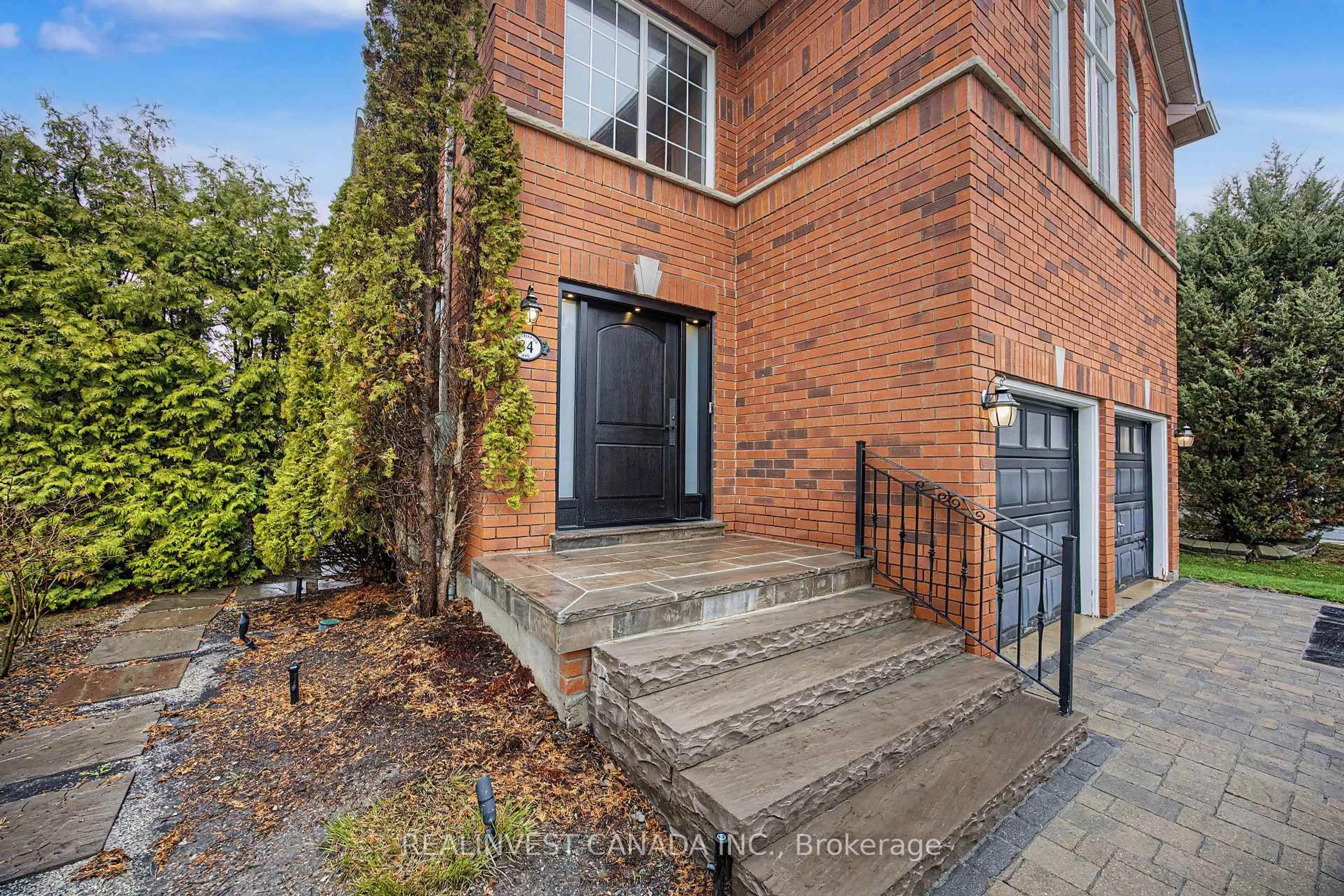 Home with brick exterior material, street for 84 Worthington Ave, Richmond Hill Ontario L4E 3X1