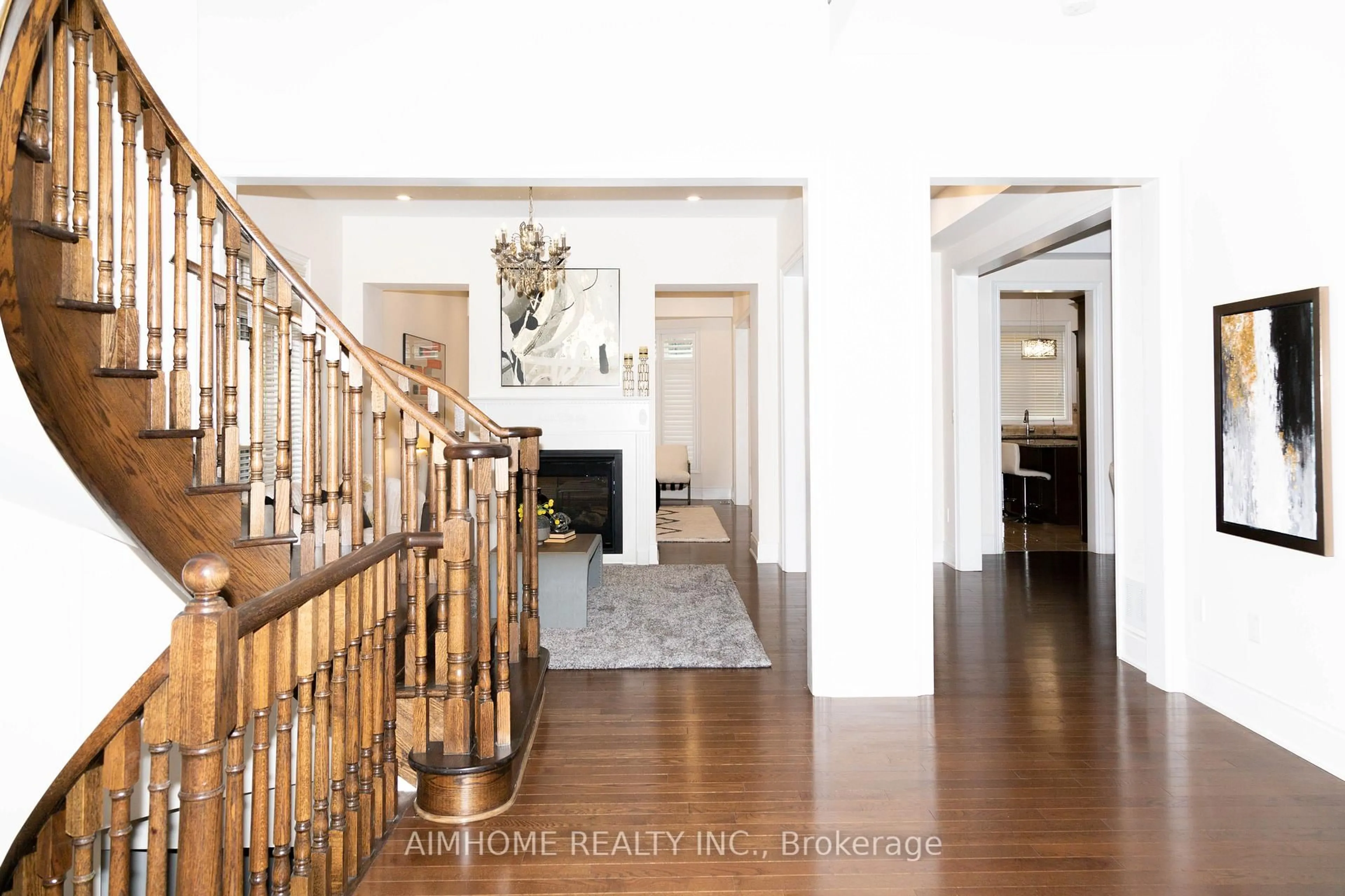 Indoor foyer for 36 Gracedale Dr, Richmond Hill Ontario L4C 0Y3