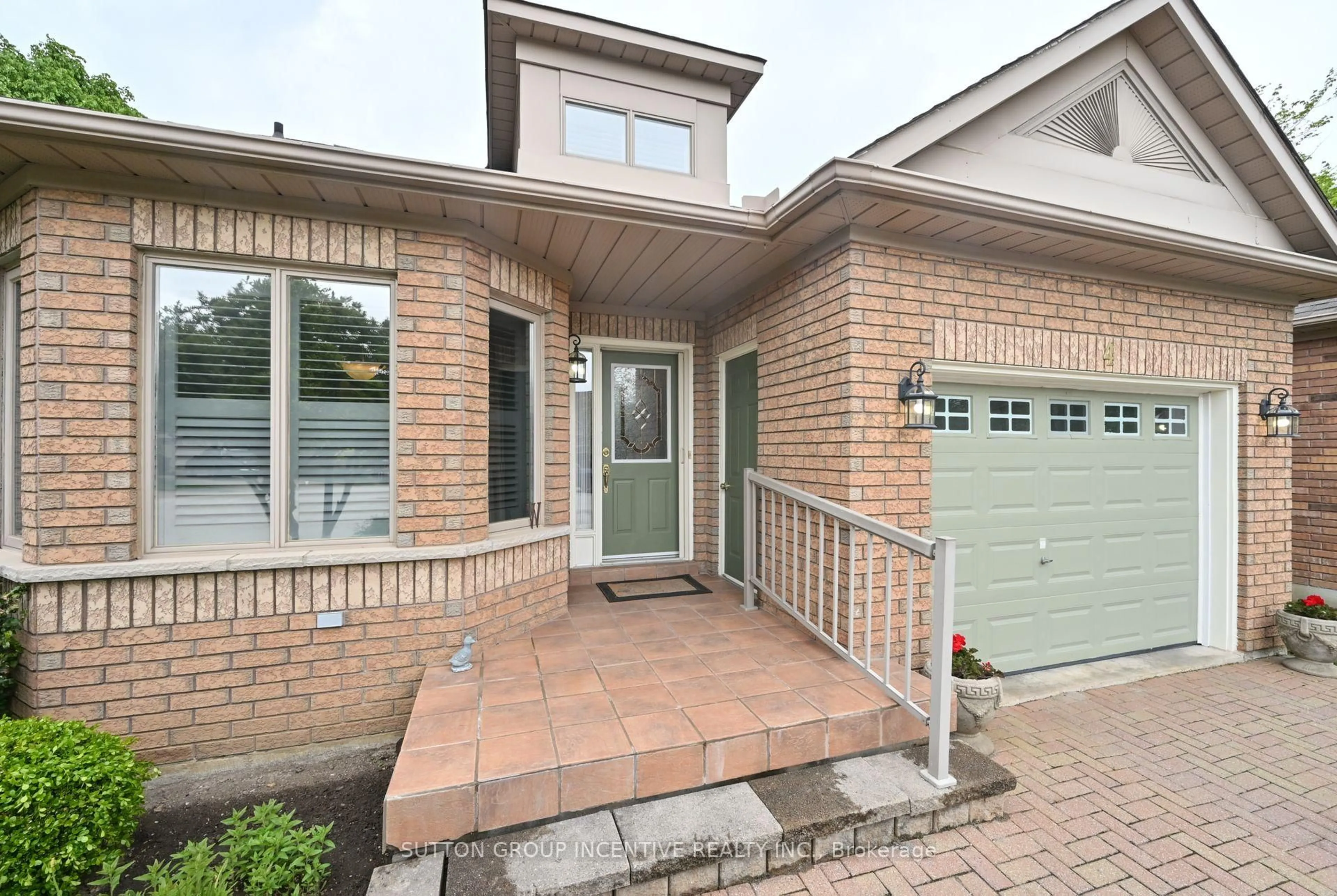 Home with brick exterior material, street for 4 Belair Pl, New Tecumseth Ontario L9R 1Z1