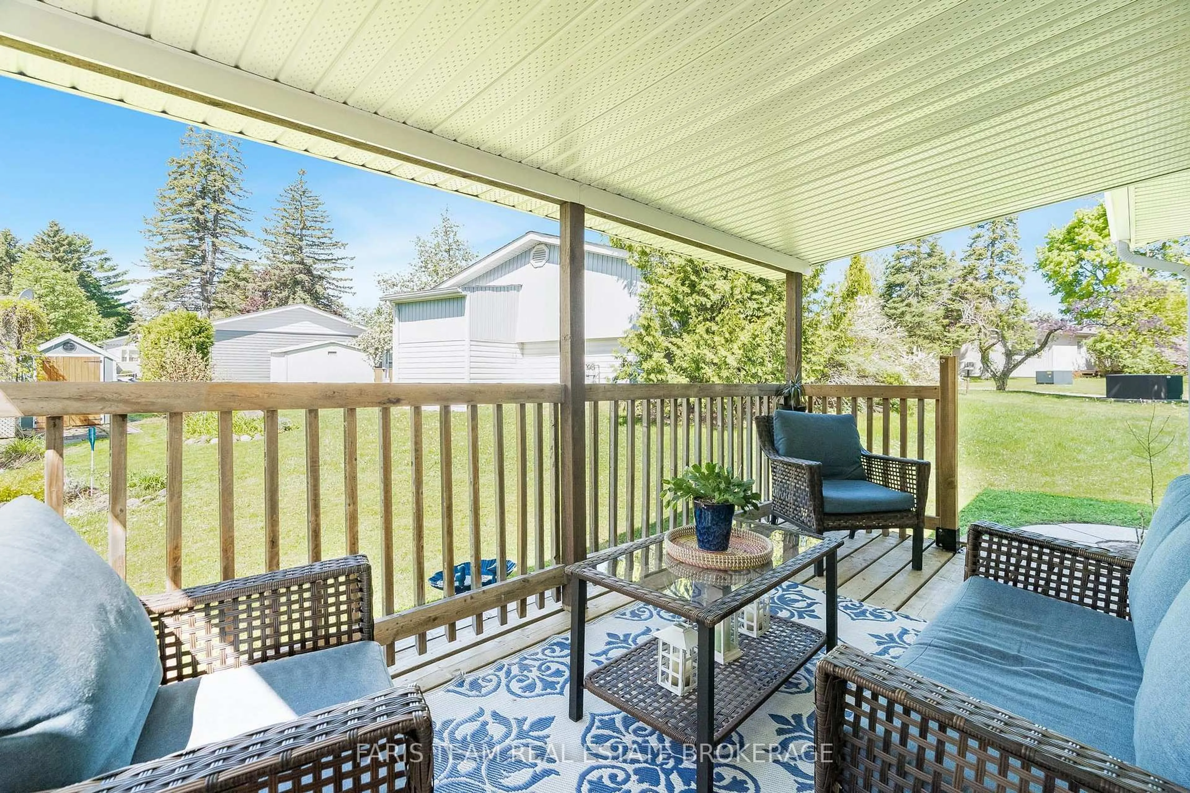 Patio, water/lake/river/ocean view for 21 Hawthorne Dr, Innisfil Ontario L9S 1P7