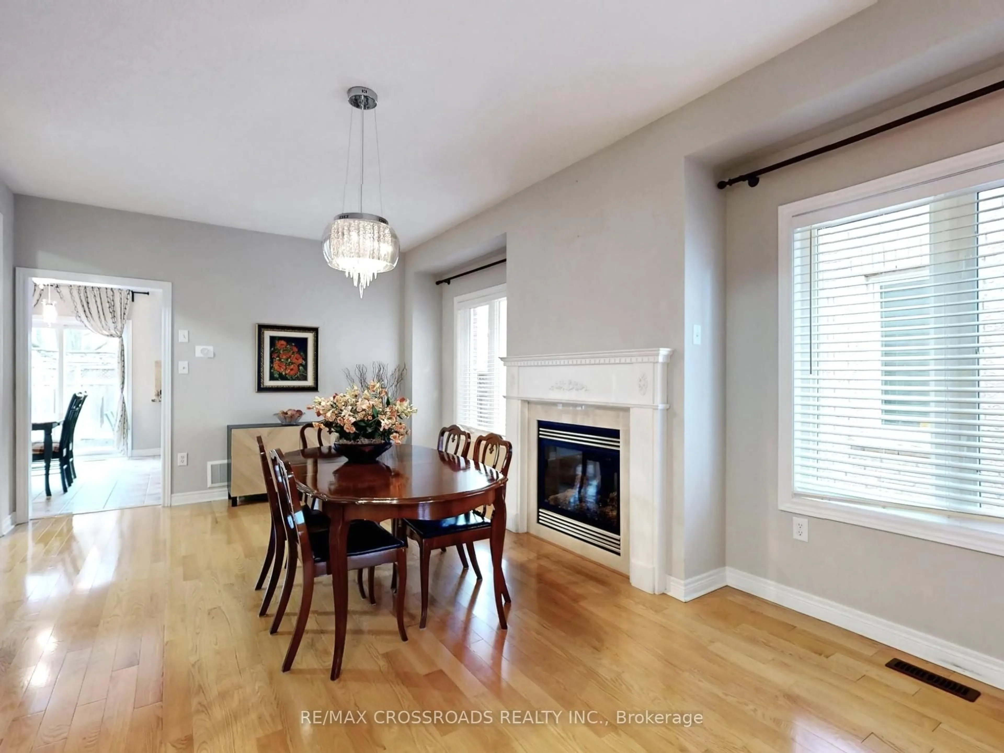 Dining room, wood/laminate floor for 39 Pantano Dr, Vaughan Ontario L4J 0A9