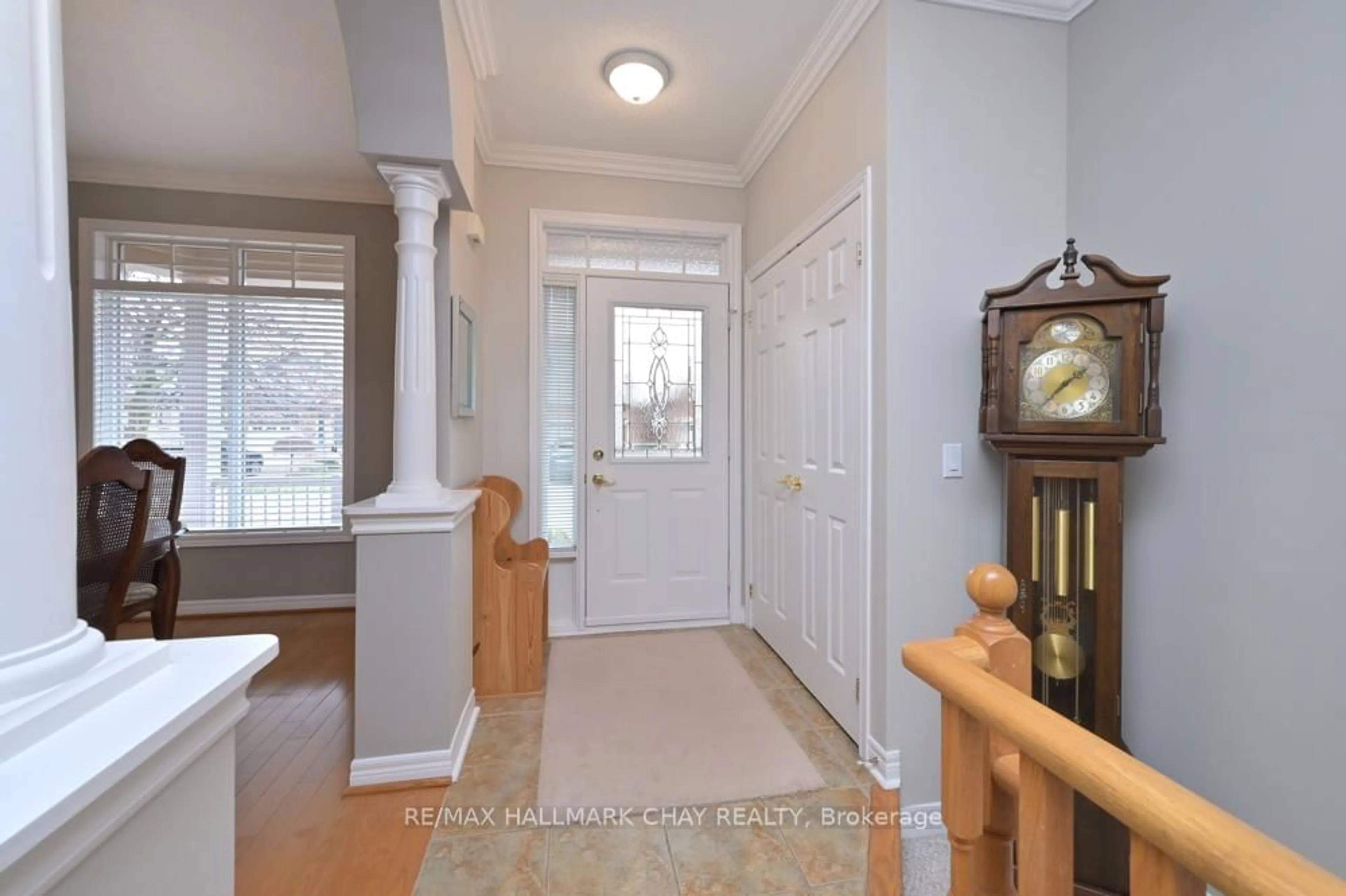 Indoor entryway for 50 Via Amici, New Tecumseth Ontario L9R 2C4