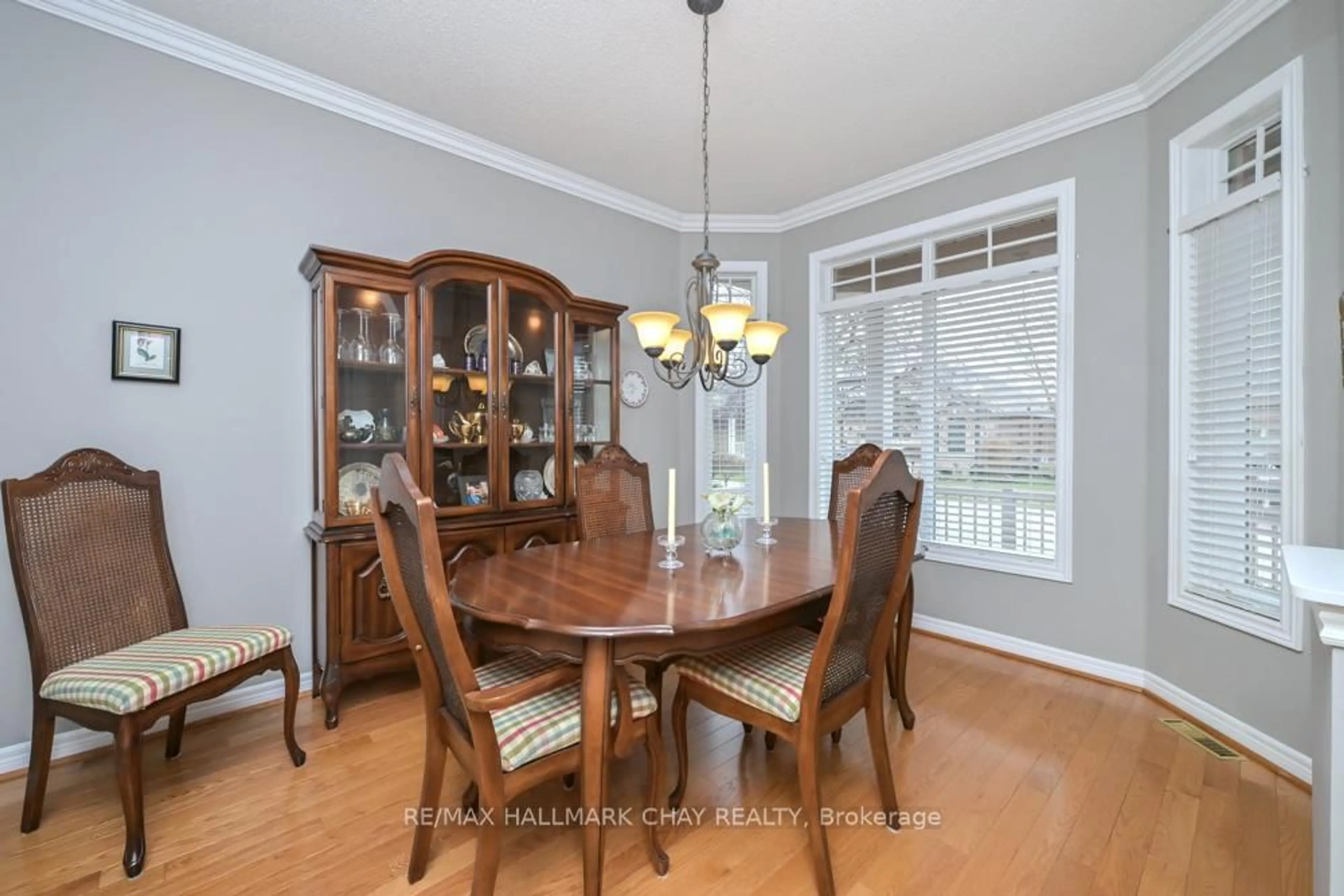 Dining room, wood/laminate floor for 50 Via Amici, New Tecumseth Ontario L9R 2C4