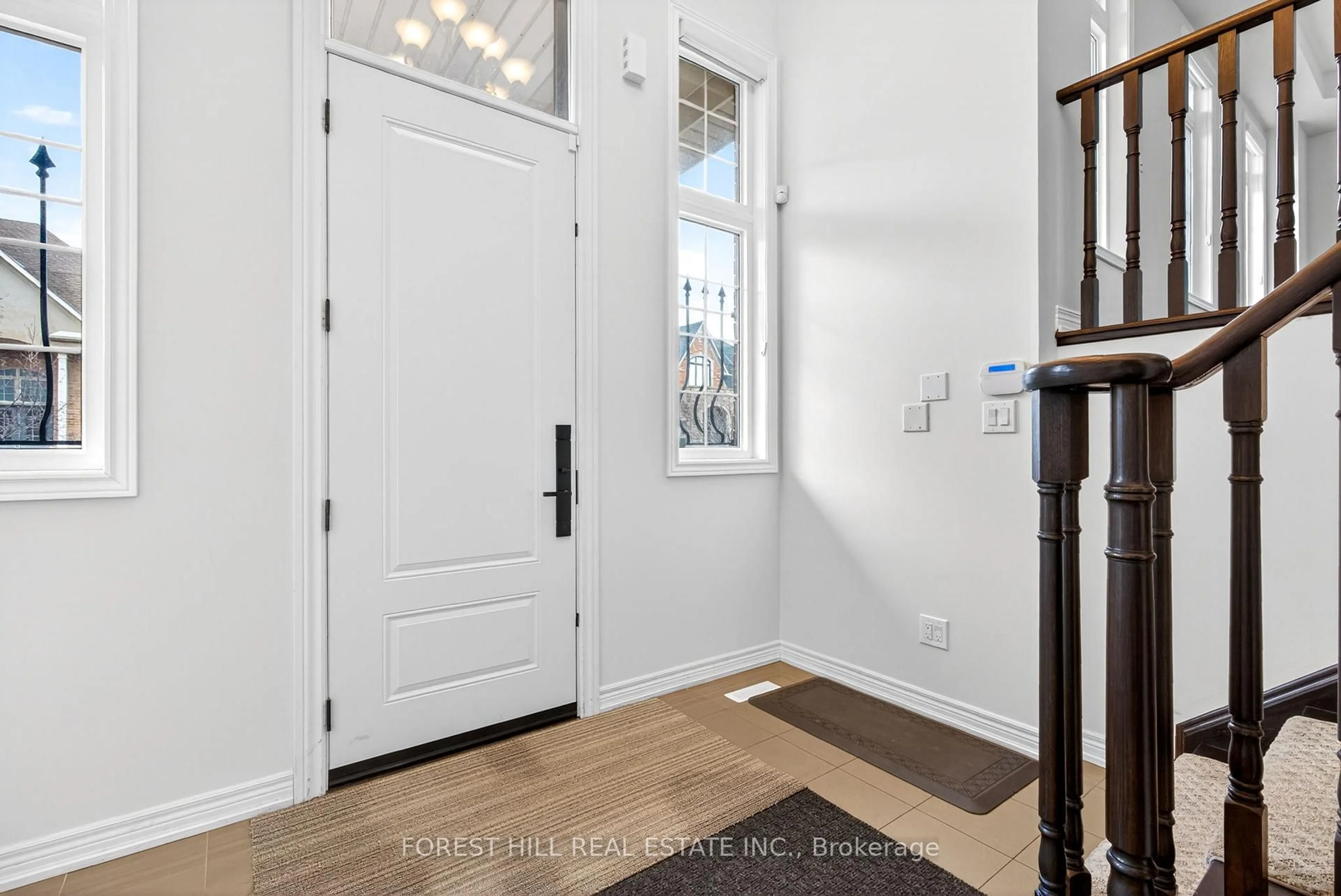 Indoor entryway for 107 Rumsey Rd, Vaughan Ontario L6A 4L8