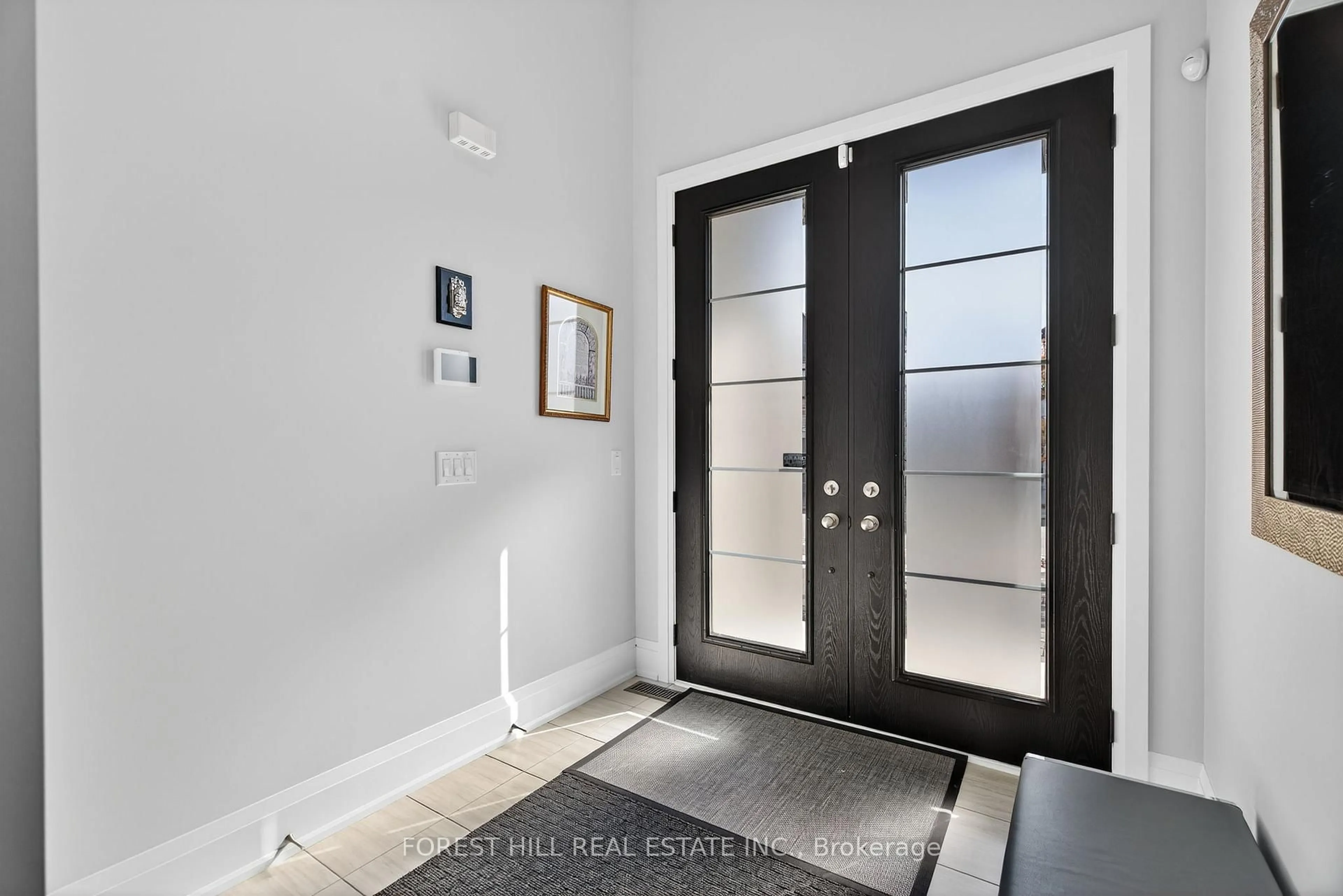 Indoor entryway for 107 Hesperus Rd, Vaughan Ontario L4J 0G9