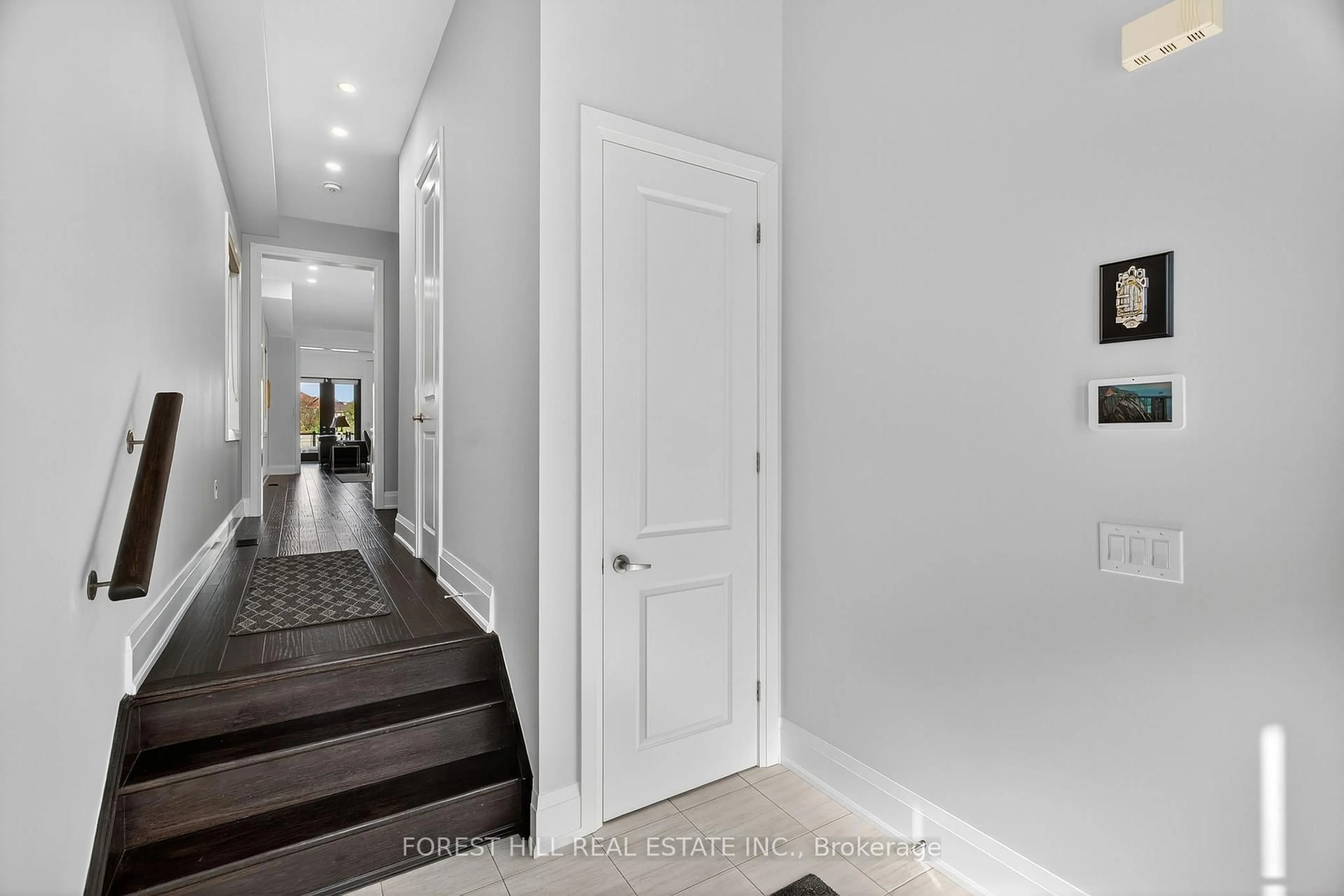 Indoor entryway for 107 Hesperus Rd, Vaughan Ontario L4J 0G9