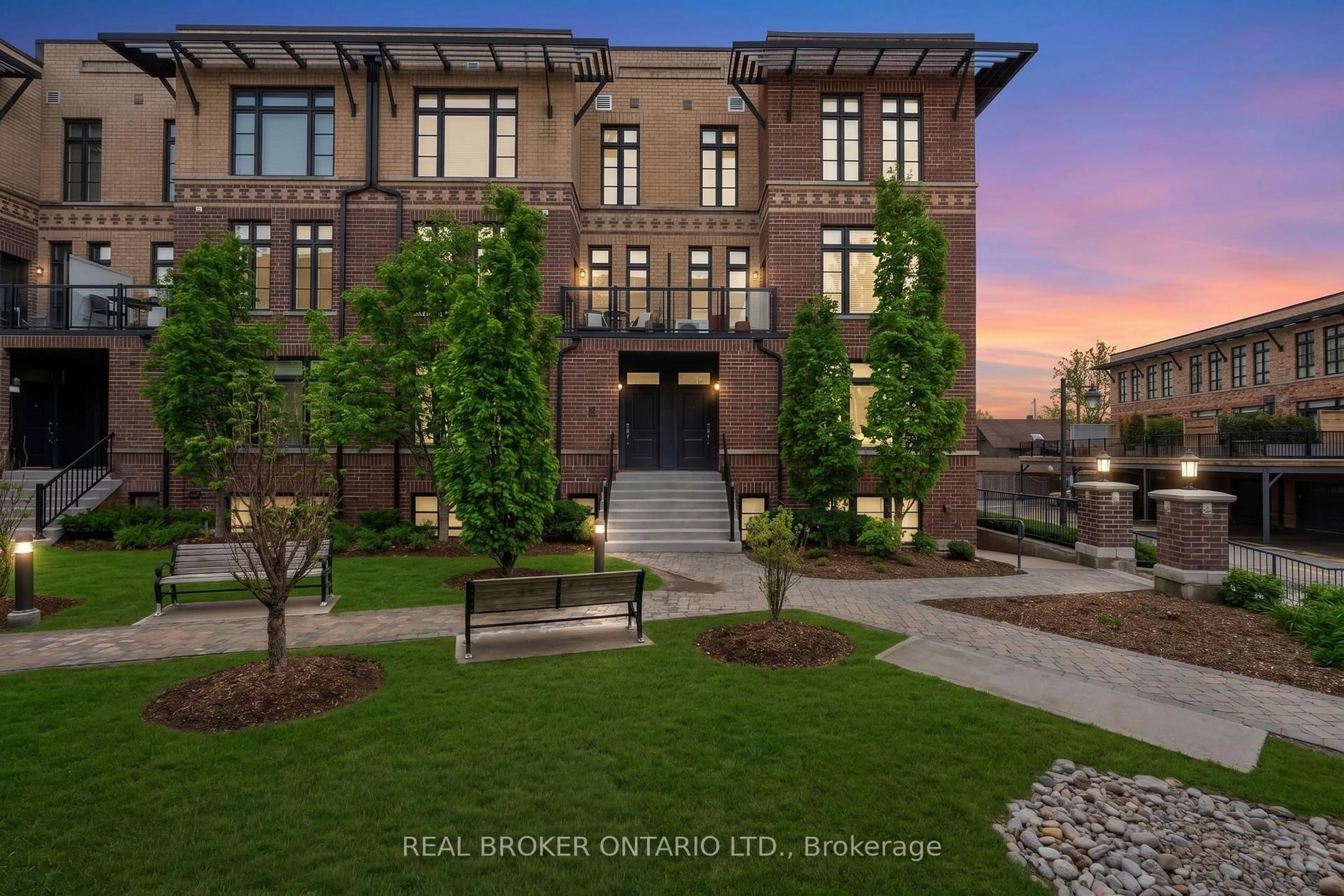 Indoor foyer for 8167 Kipling Ave #43, Vaughan Ontario L4L 0G4