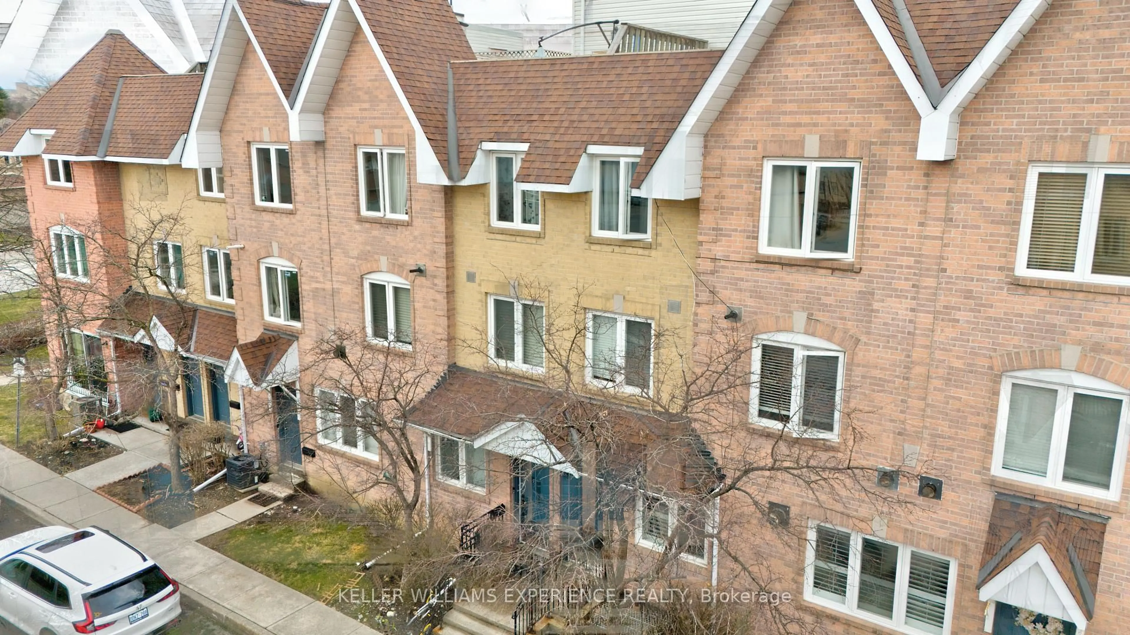A pic from outside/outdoor area/front of a property/back of a property/a pic from drone, city buildings view from balcony for 75 Weldrick Rd #406, Richmond Hill Ontario L4C 0H9