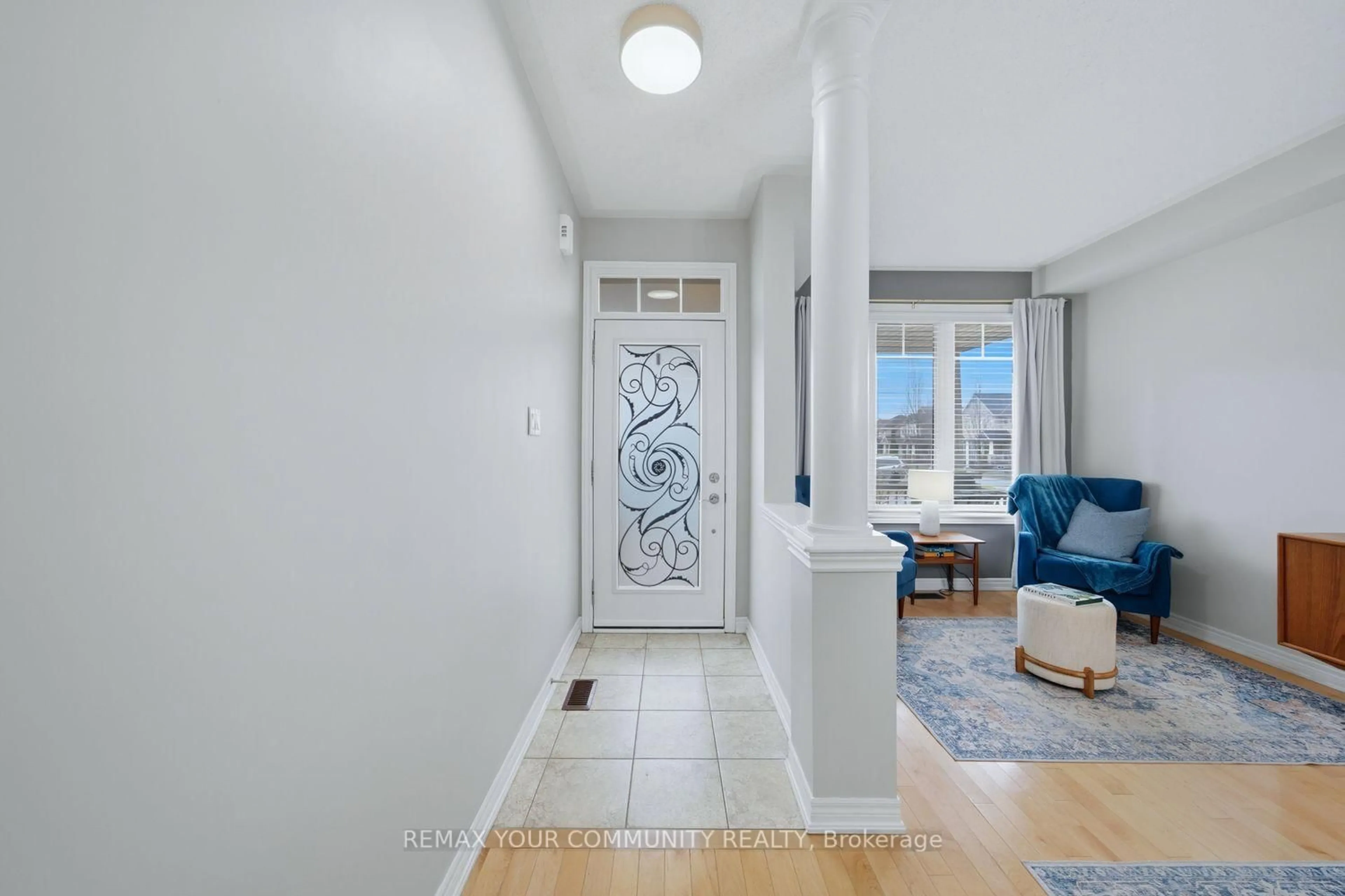 Indoor entryway for 213 Shirrick Dr, Richmond Hill Ontario L4E 4Y4