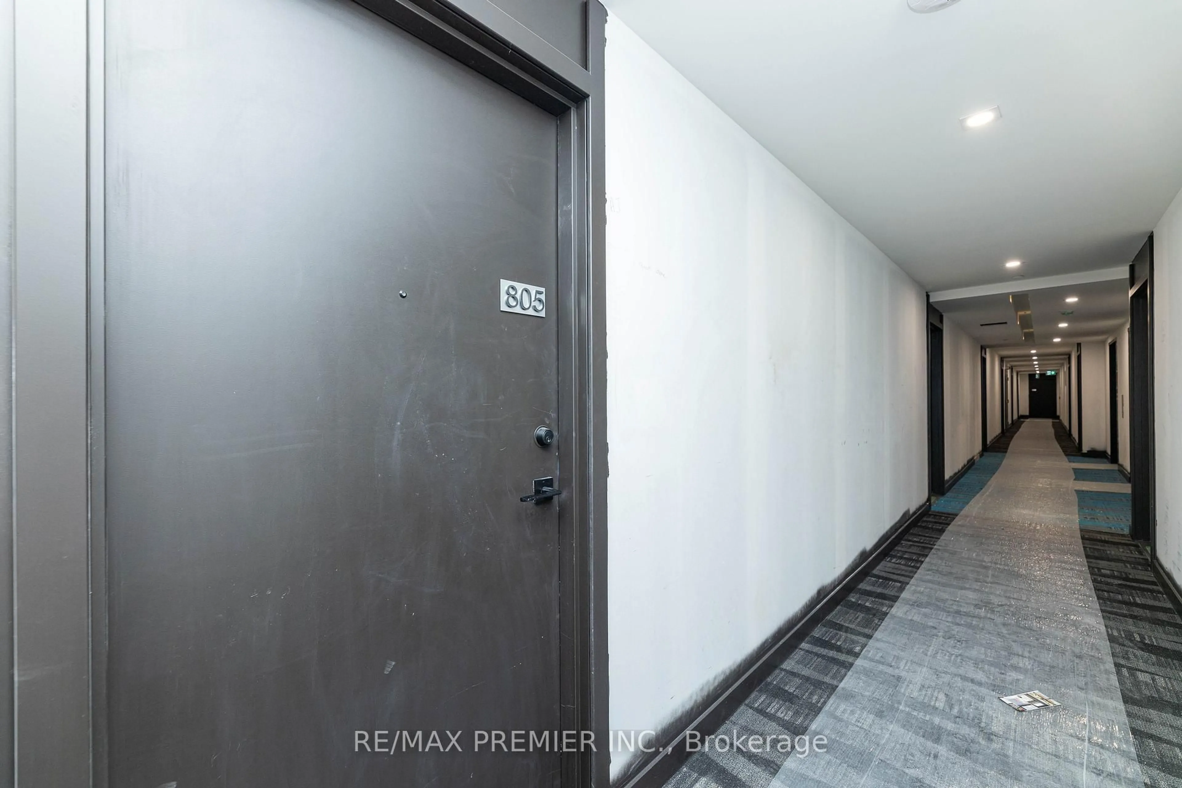 Indoor foyer for 292 Verdale Crossing #805B, Markham Ontario L6G 0G6