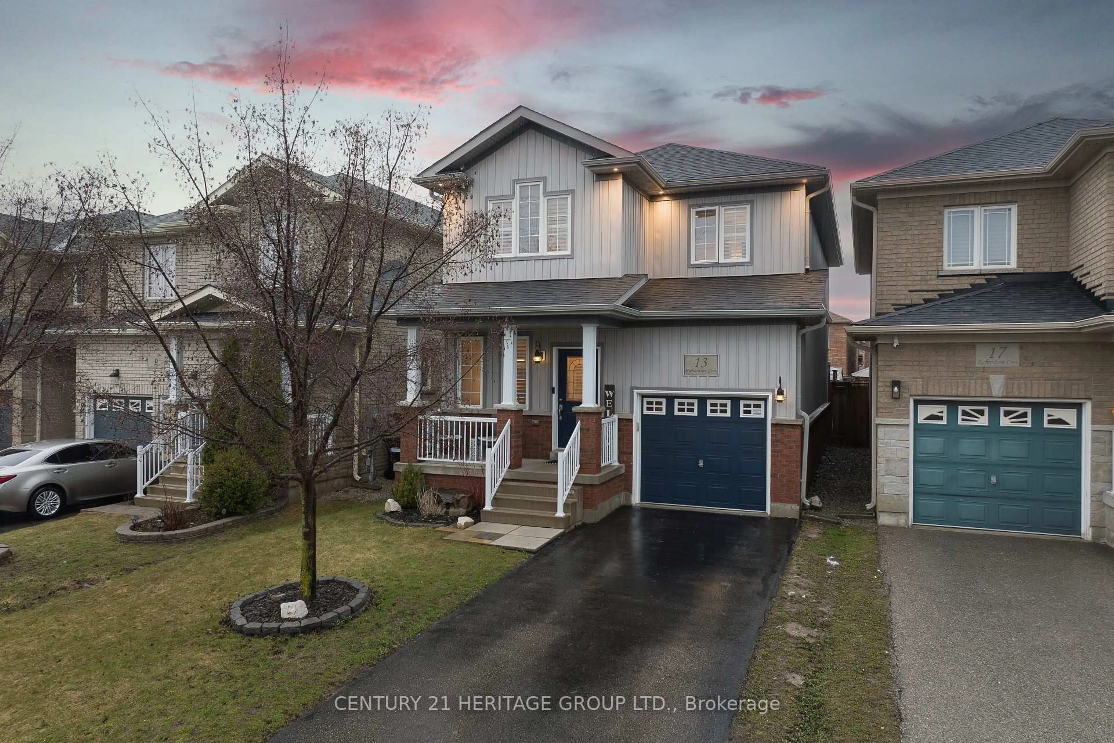 A pic from outside/outdoor area/front of a property/back of a property/a pic from drone, street for 13 Richardson Cres, Bradford West Gwillimbury Ontario L3Z 0L6