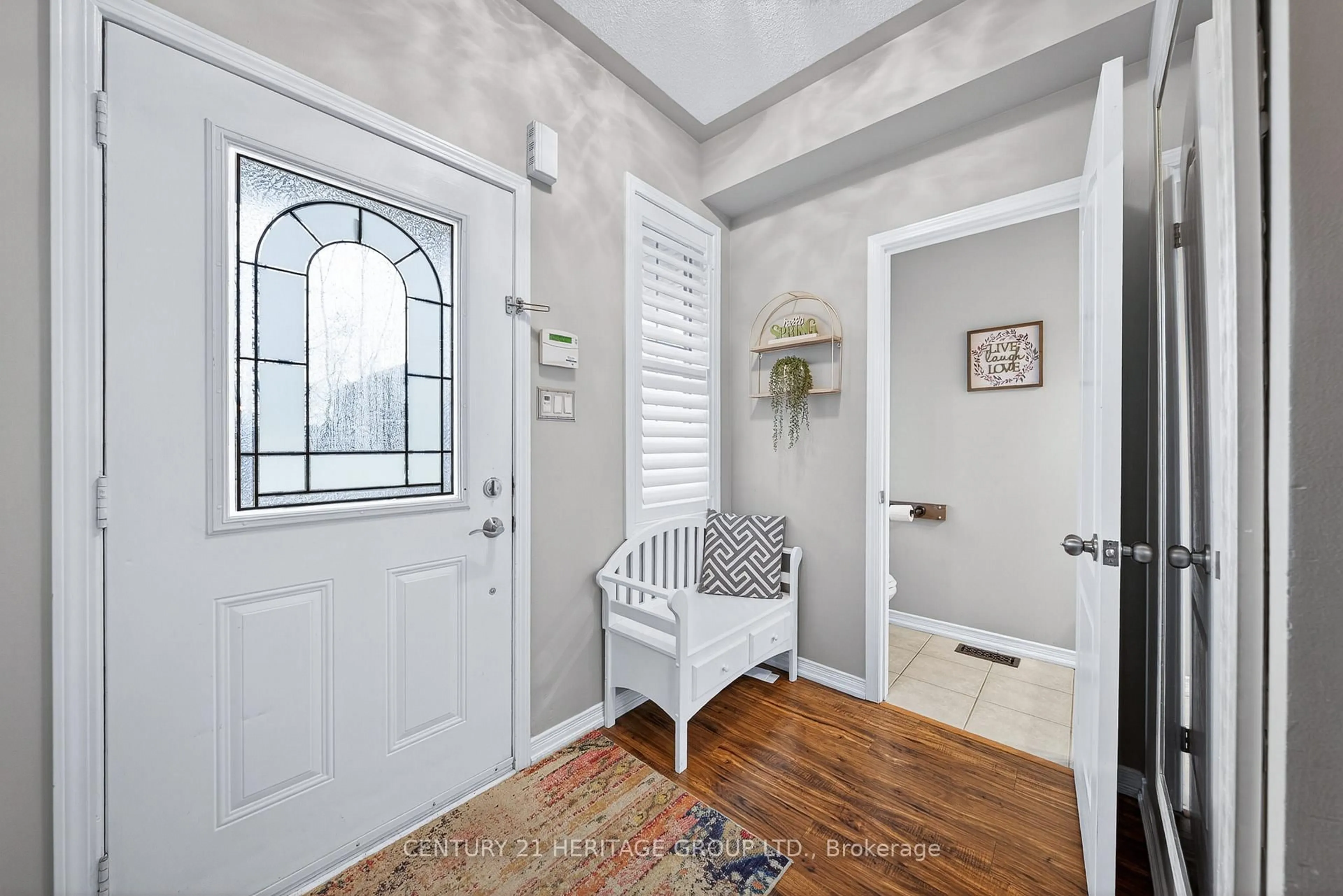 Indoor entryway for 13 Richardson Cres, Bradford West Gwillimbury Ontario L3Z 0L6