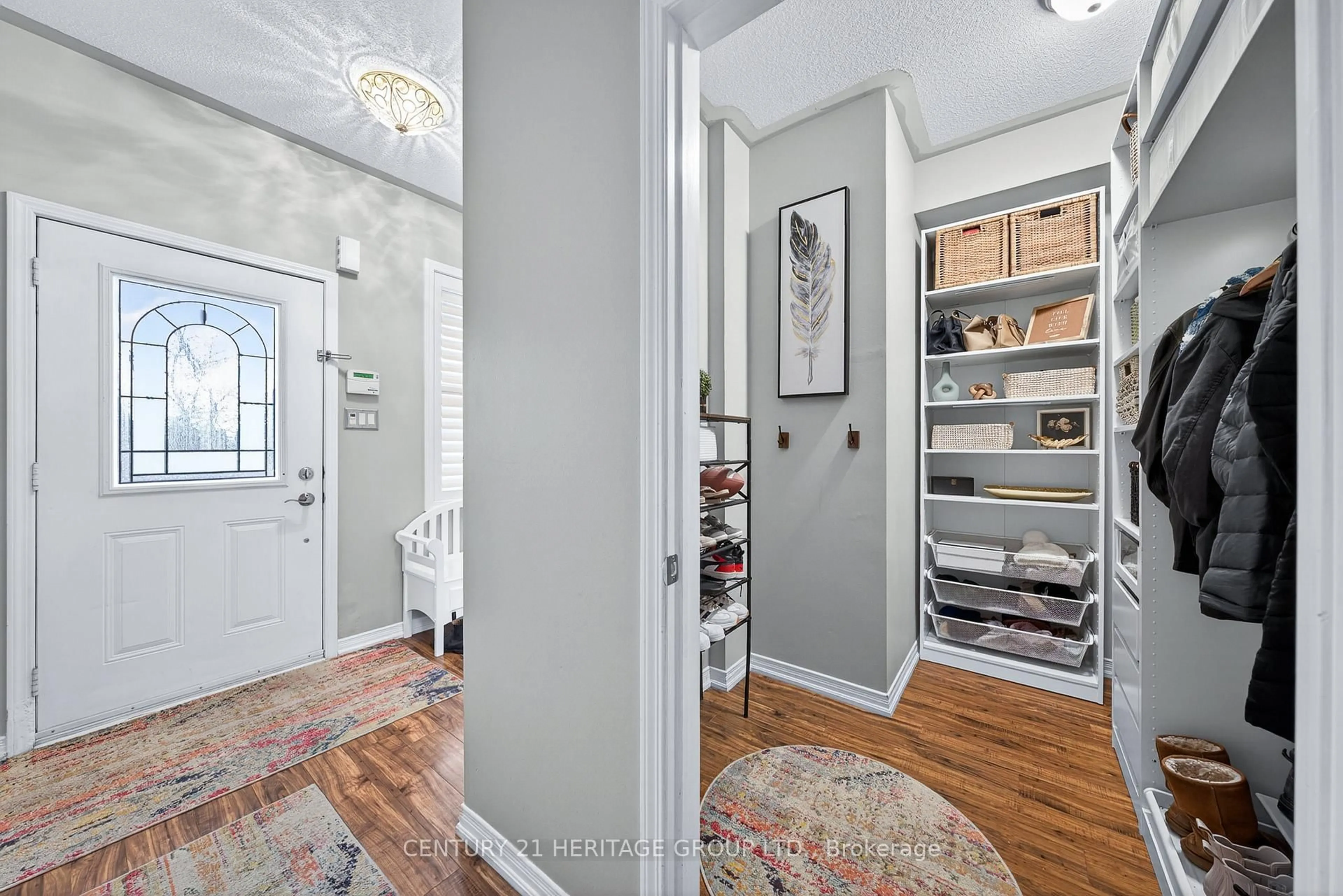 Indoor entryway for 13 Richardson Cres, Bradford West Gwillimbury Ontario L3Z 0L6