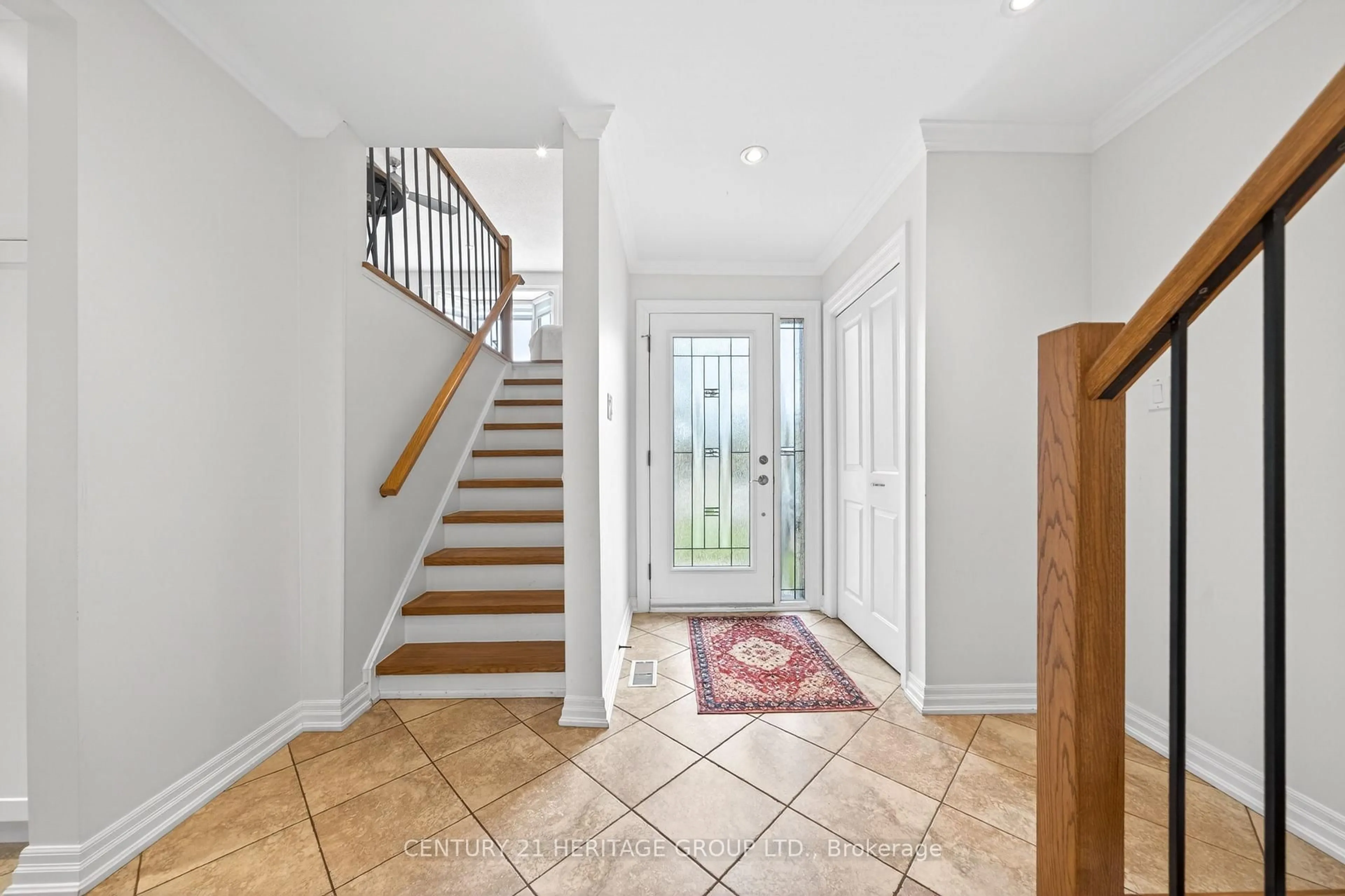 Indoor entryway for 64 Coventry Crt, Richmond Hill Ontario L4C 8B7