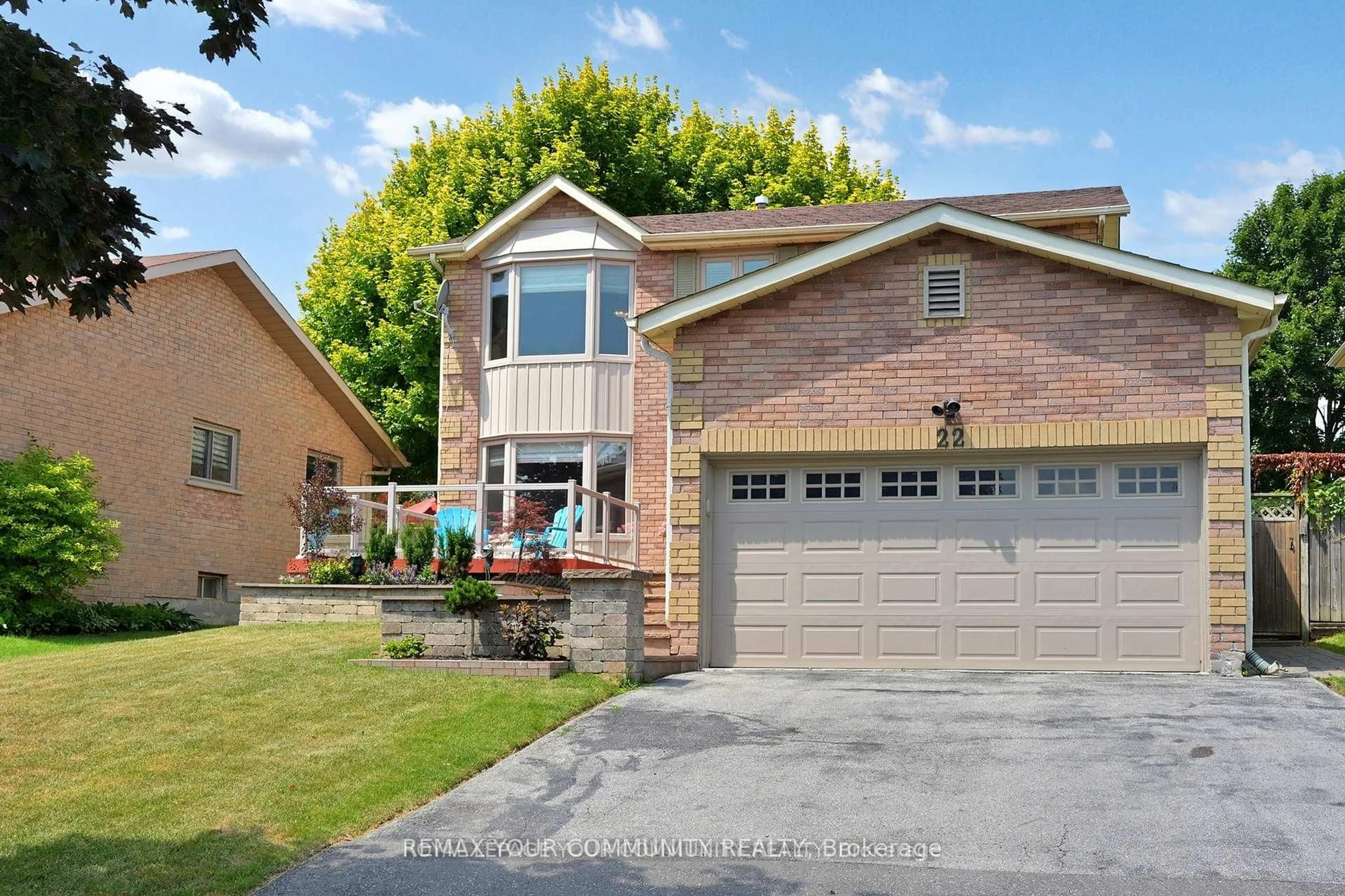 Home with brick exterior material, street for 22 Hulst Dr, Bradford West Gwillimbury Ontario L3Z 2T3