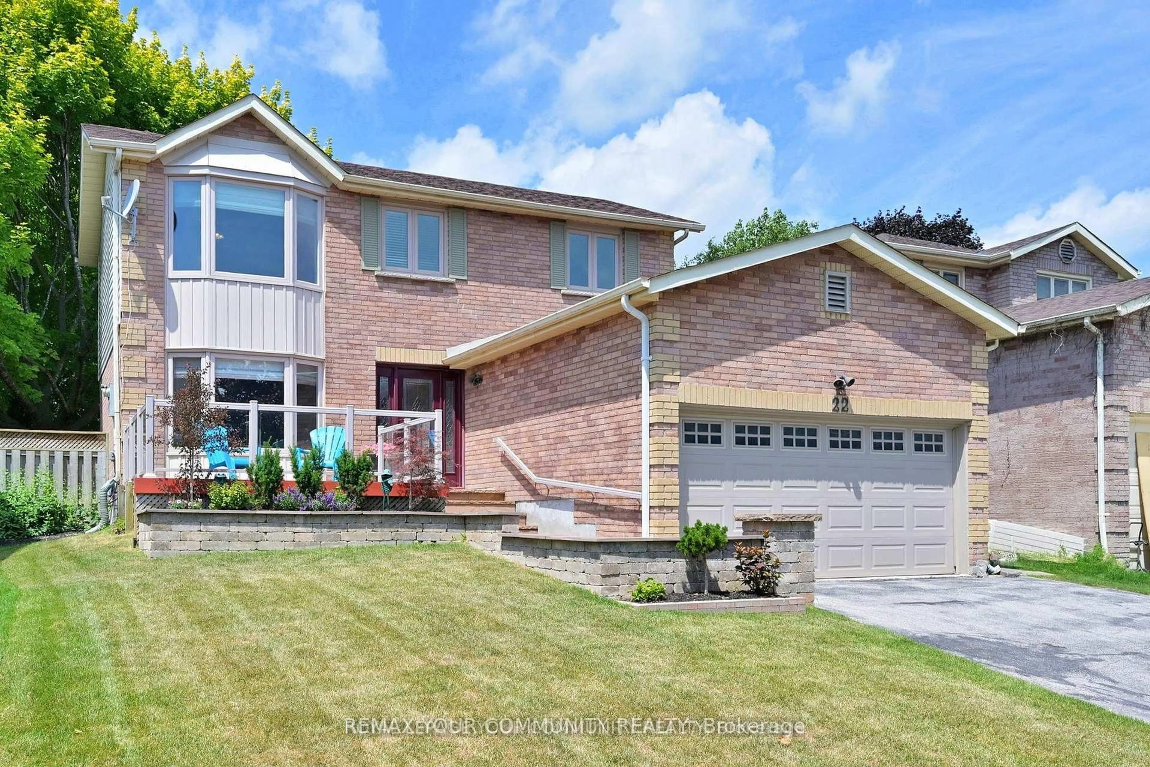 Home with brick exterior material, street for 22 Hulst Dr, Bradford West Gwillimbury Ontario L3Z 2T3