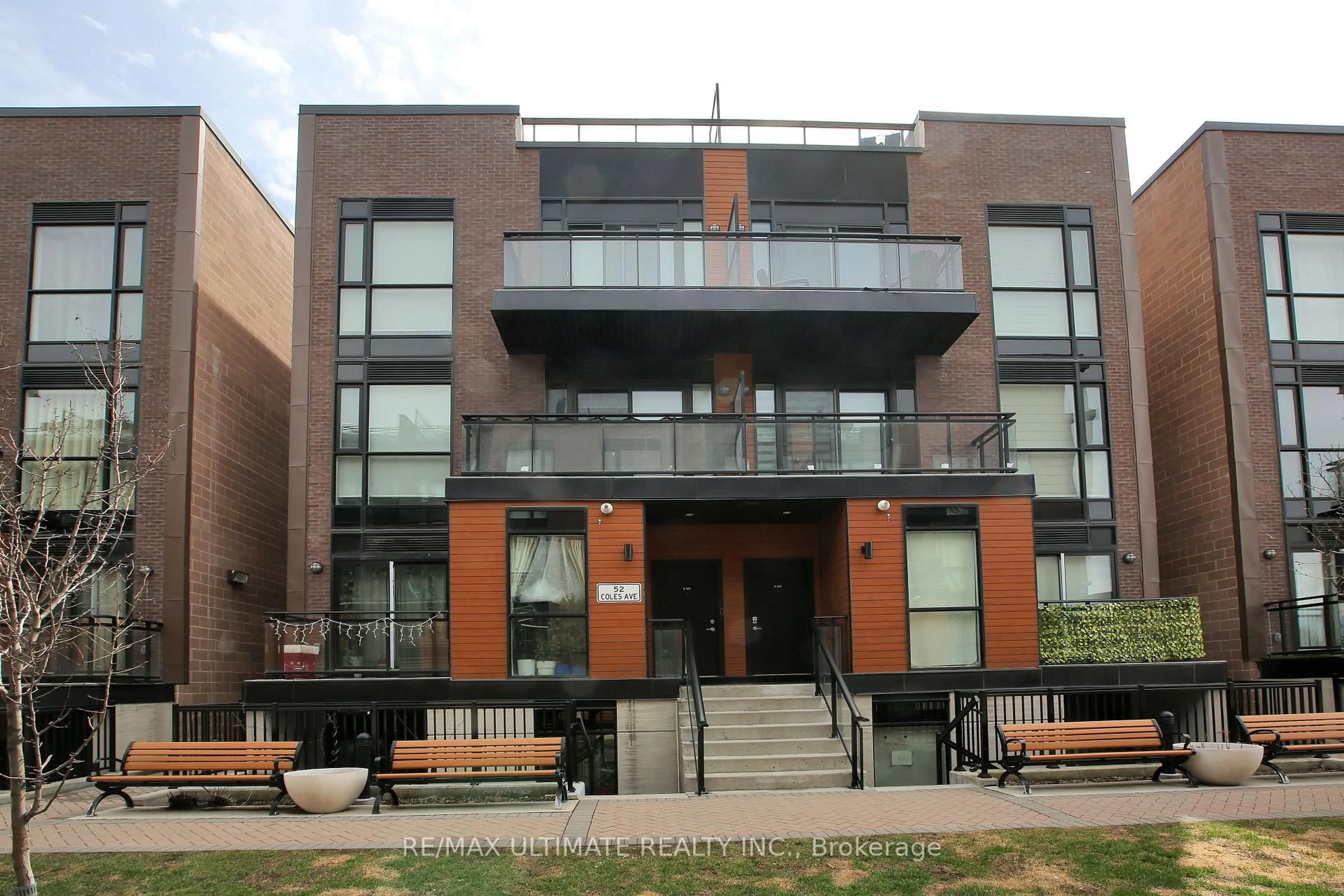 Home with brick exterior material, building for 52 Coles Ave #E403, Vaughan Ontario L4L 0J1
