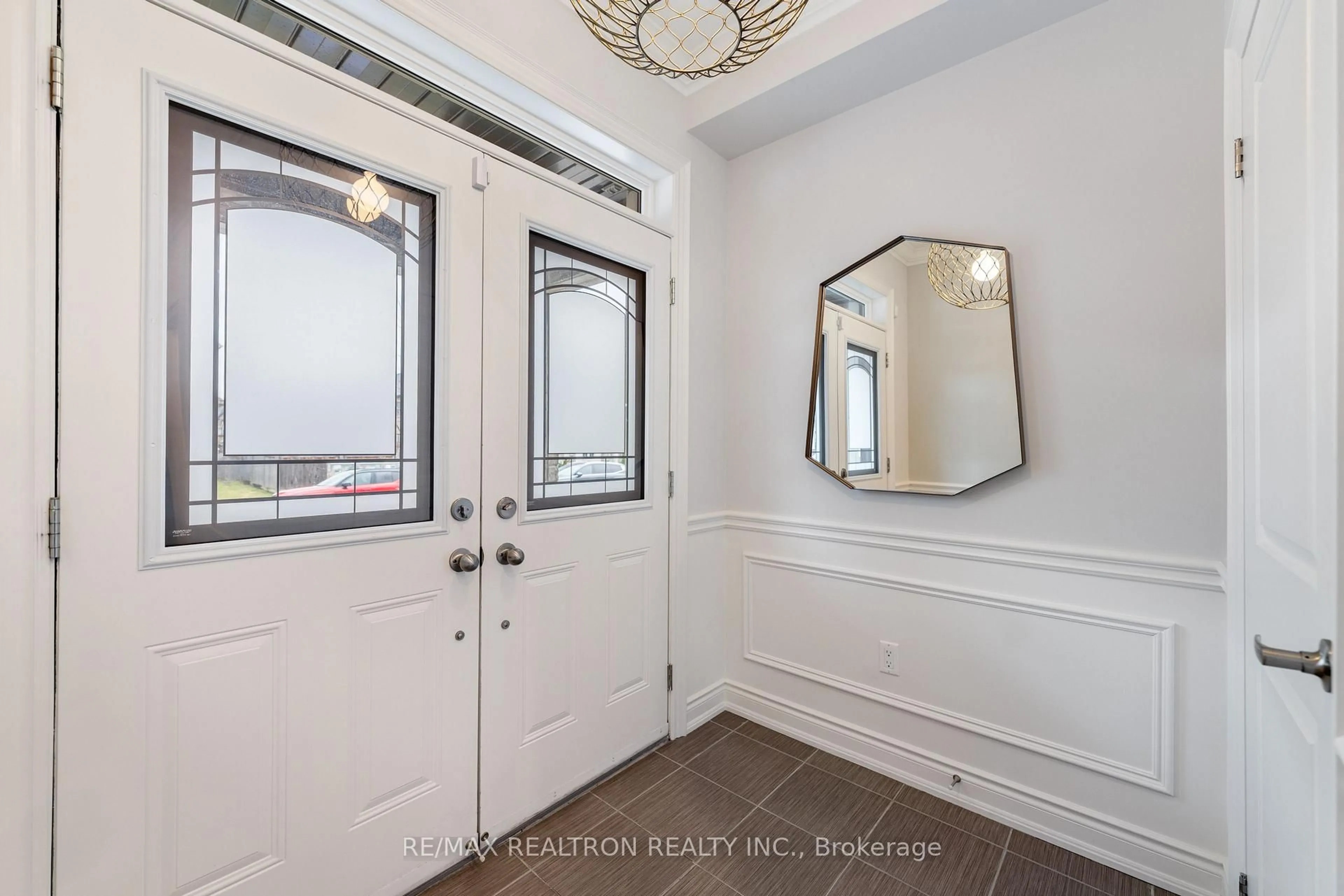 Indoor entryway for 128 Countryman Rd, East Gwillimbury Ontario L9N 0N8