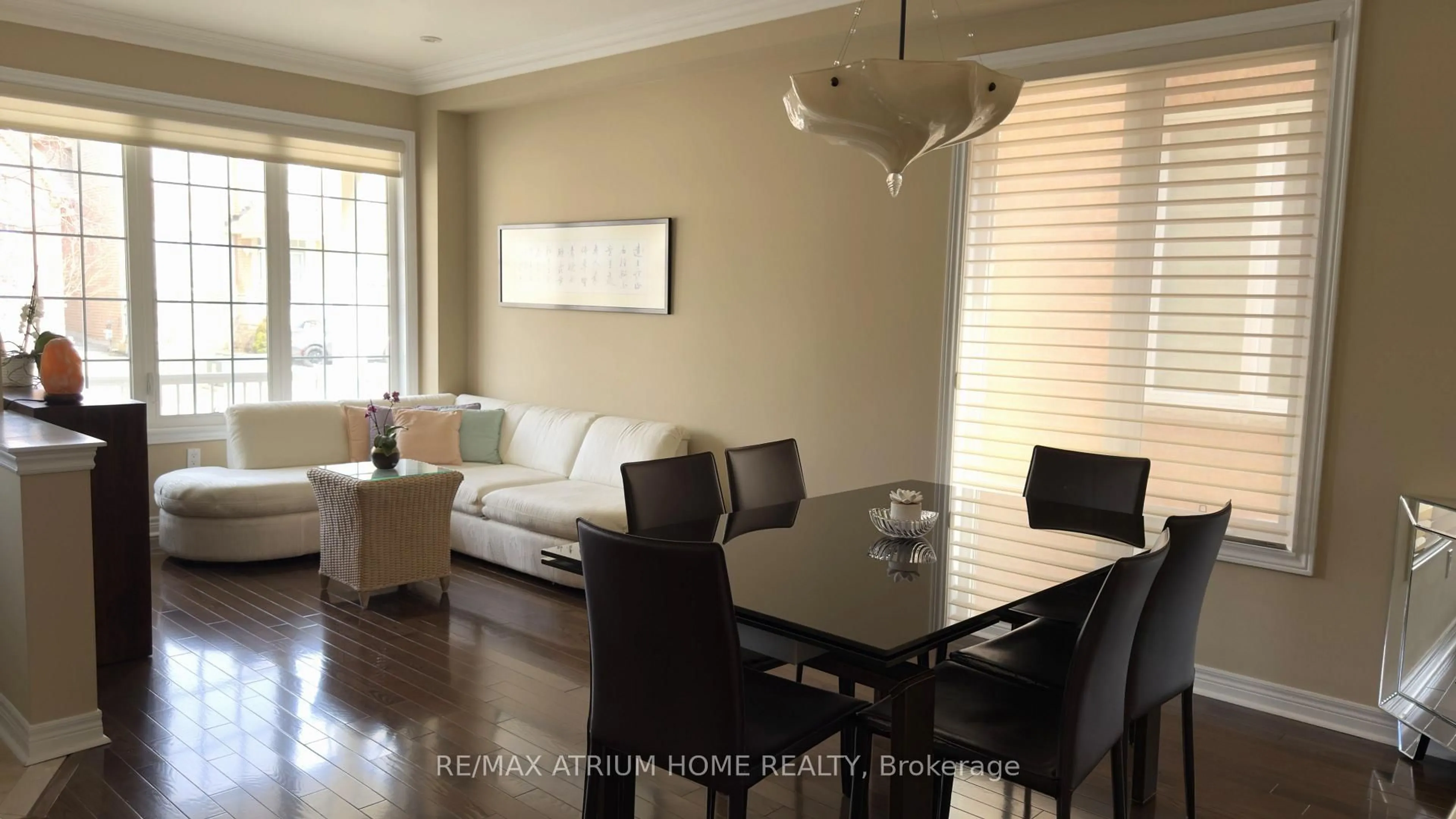 Living room with furniture, wood/laminate floor for 15 Atlas Peak Dr, Markham Ontario L6C 3H8