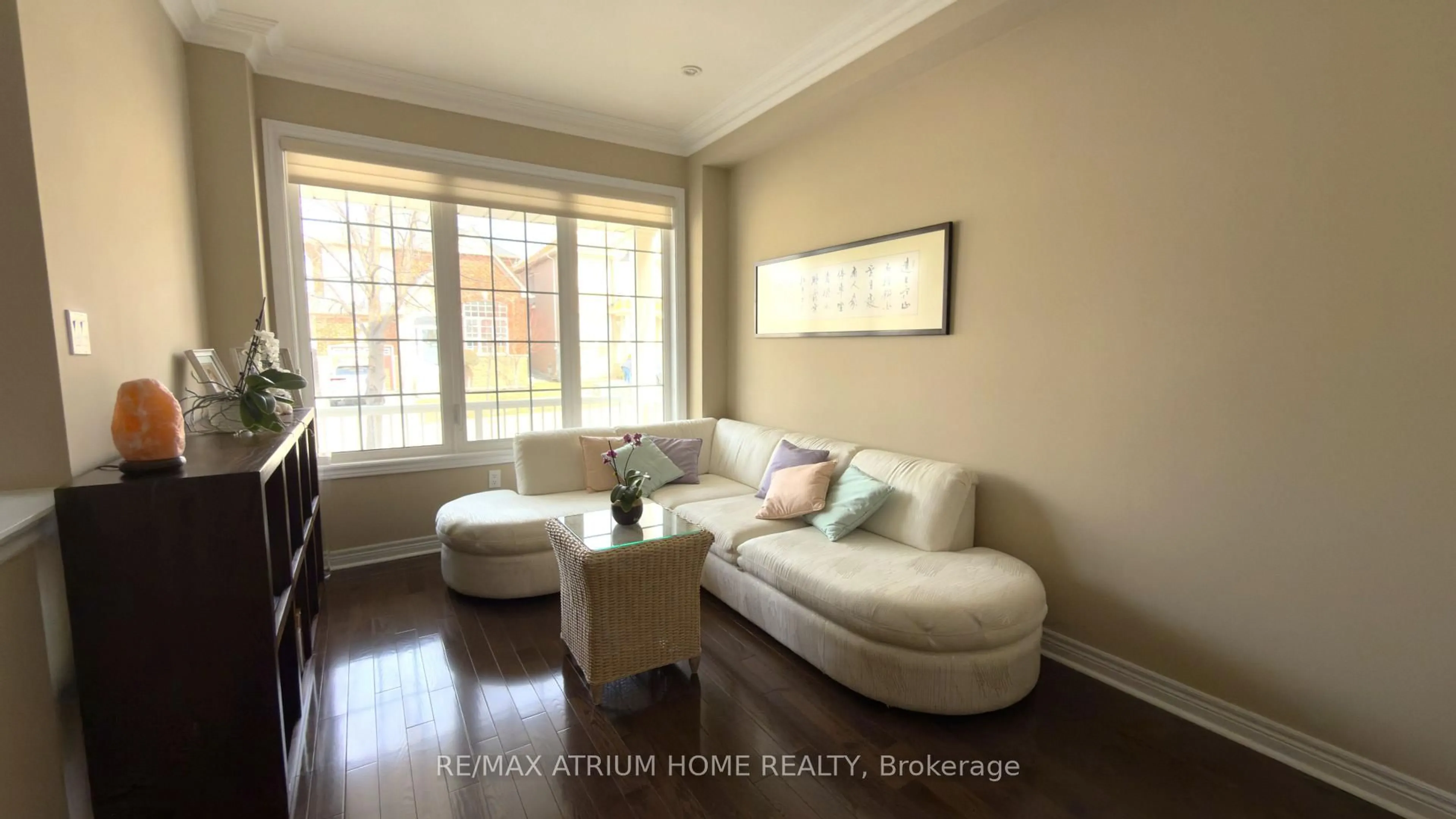 Living room with furniture, wood/laminate floor for 15 Atlas Peak Dr, Markham Ontario L6C 3H8