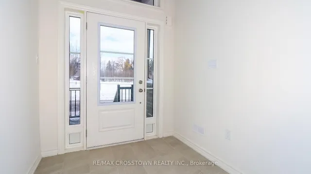 1227 Corm St #(Unit 6), Innisfil 2