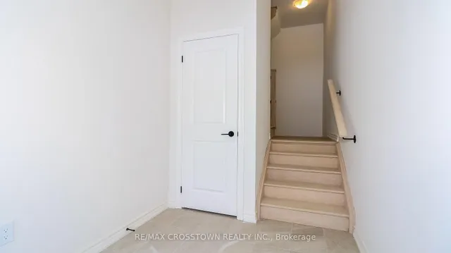1227 Corm St #(Unit 6), Innisfil 3