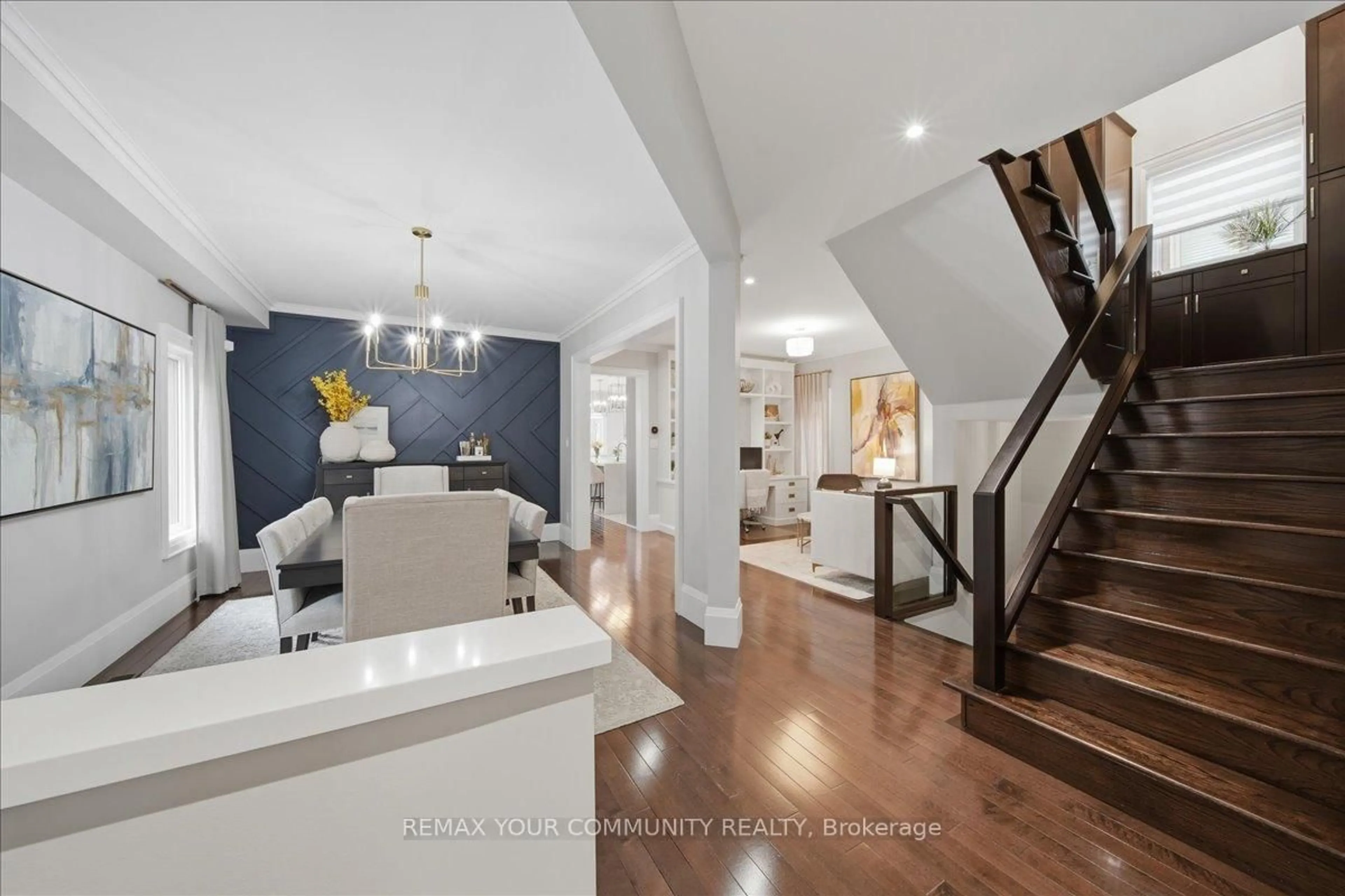 Indoor entryway for 42 Sandy Point Dr, Richmond Hill Ontario L4S 2W7