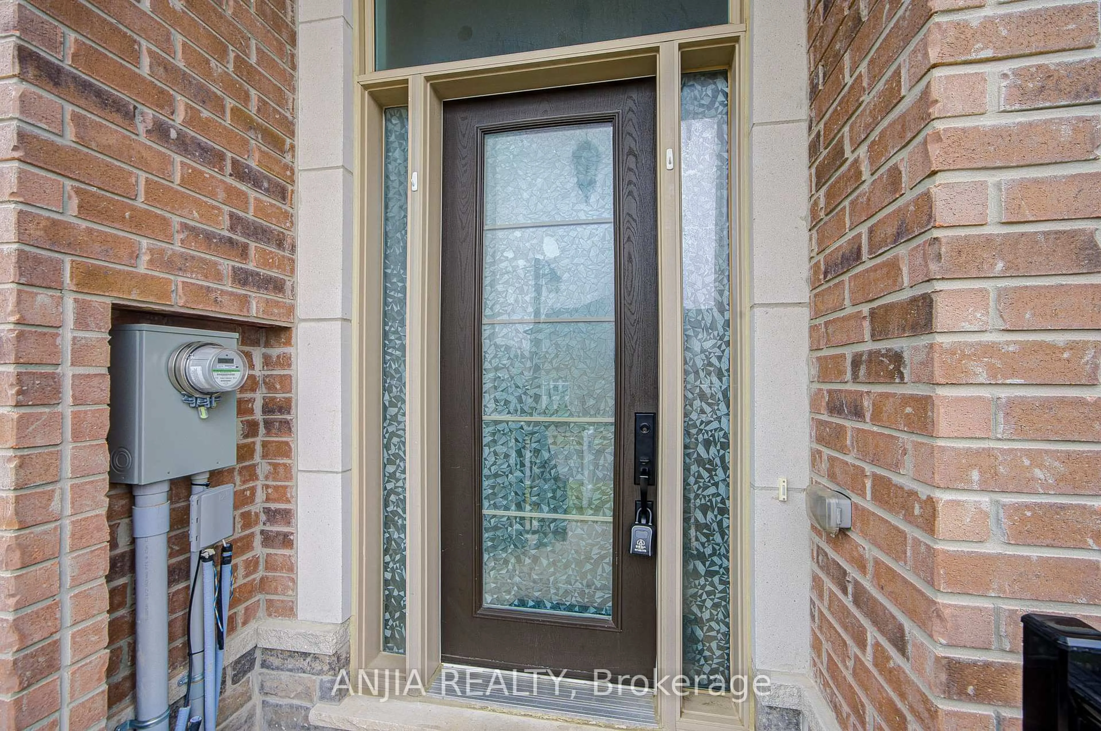 Indoor entryway for 329 Swan Park Rd, Markham Ontario L6E 0H5