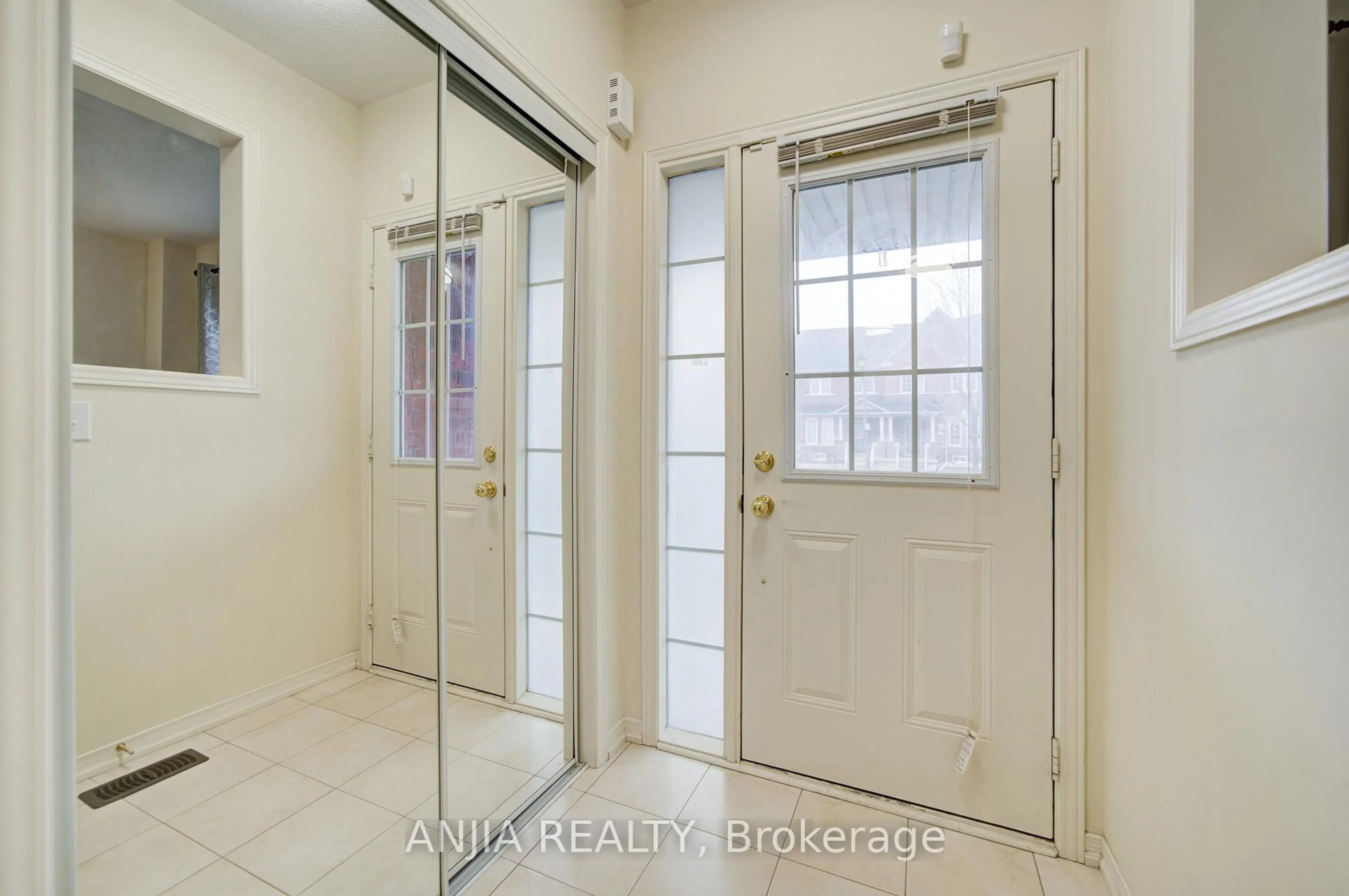 Indoor entryway for 1124 Bur Oak Ave, Markham Ontario L6E 0K9