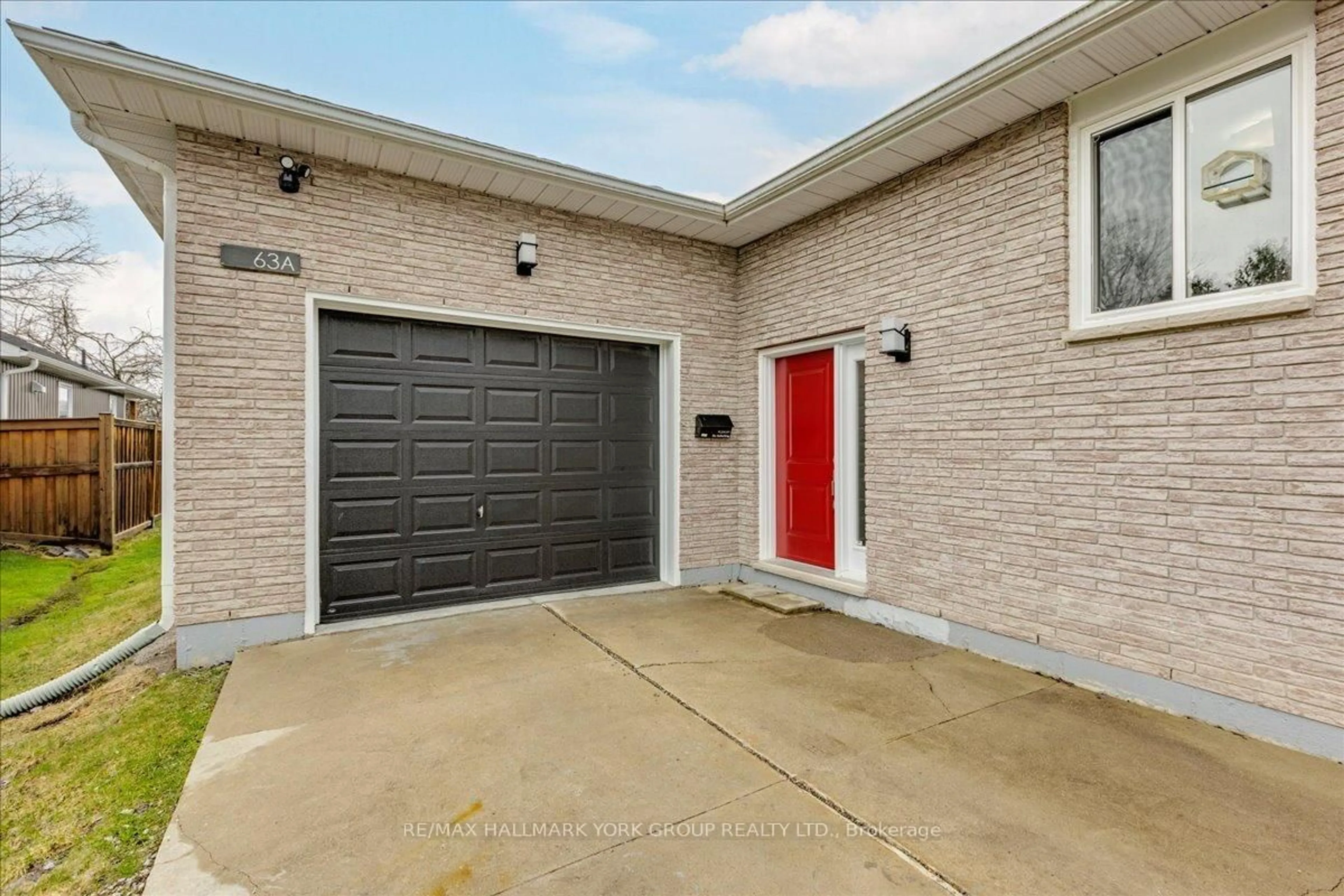 Unknown for 63A Tulip St, Georgina Ontario L4P 1C6