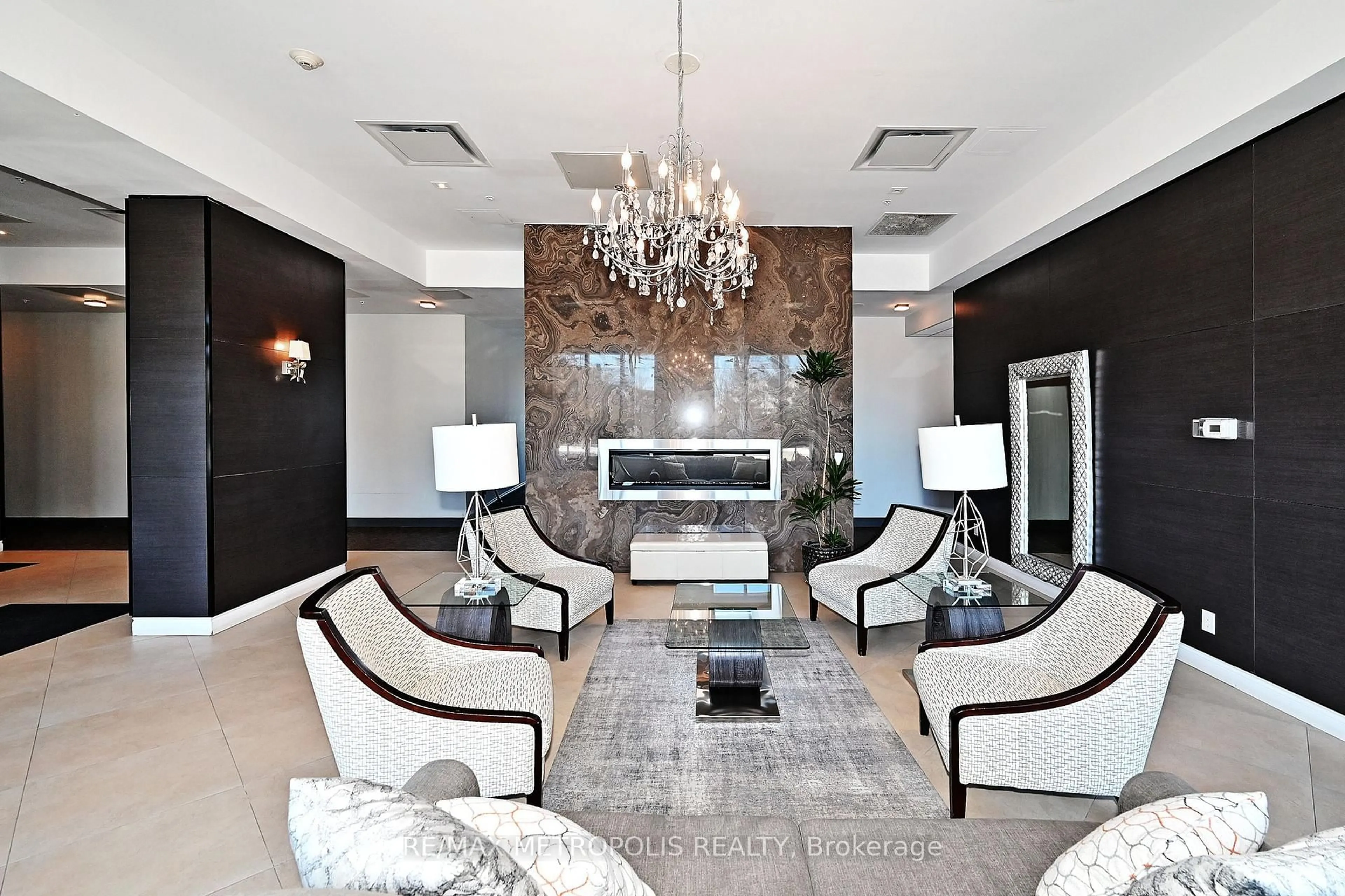 Lobby for 11611 Yonge St #809, Richmond Hill Ontario L4E 1G2