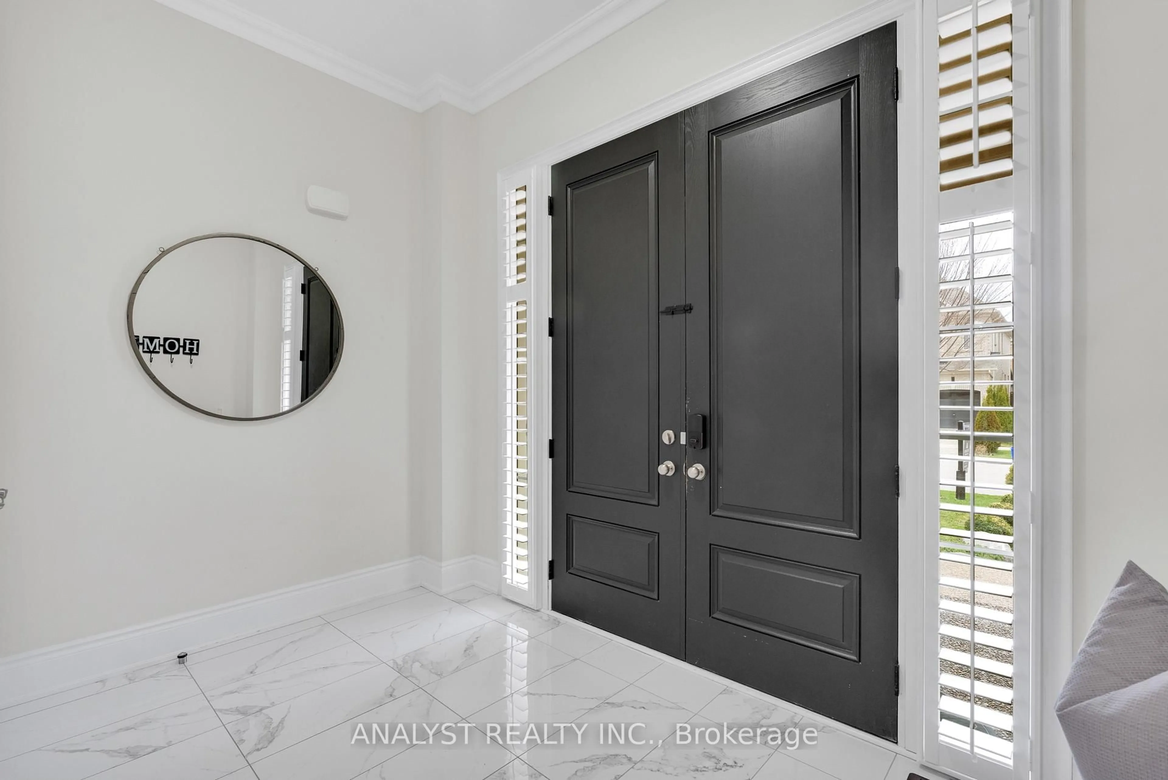 Indoor entryway for 61 Ross Vennare Cres, Vaughan Ontario L4H 4N2