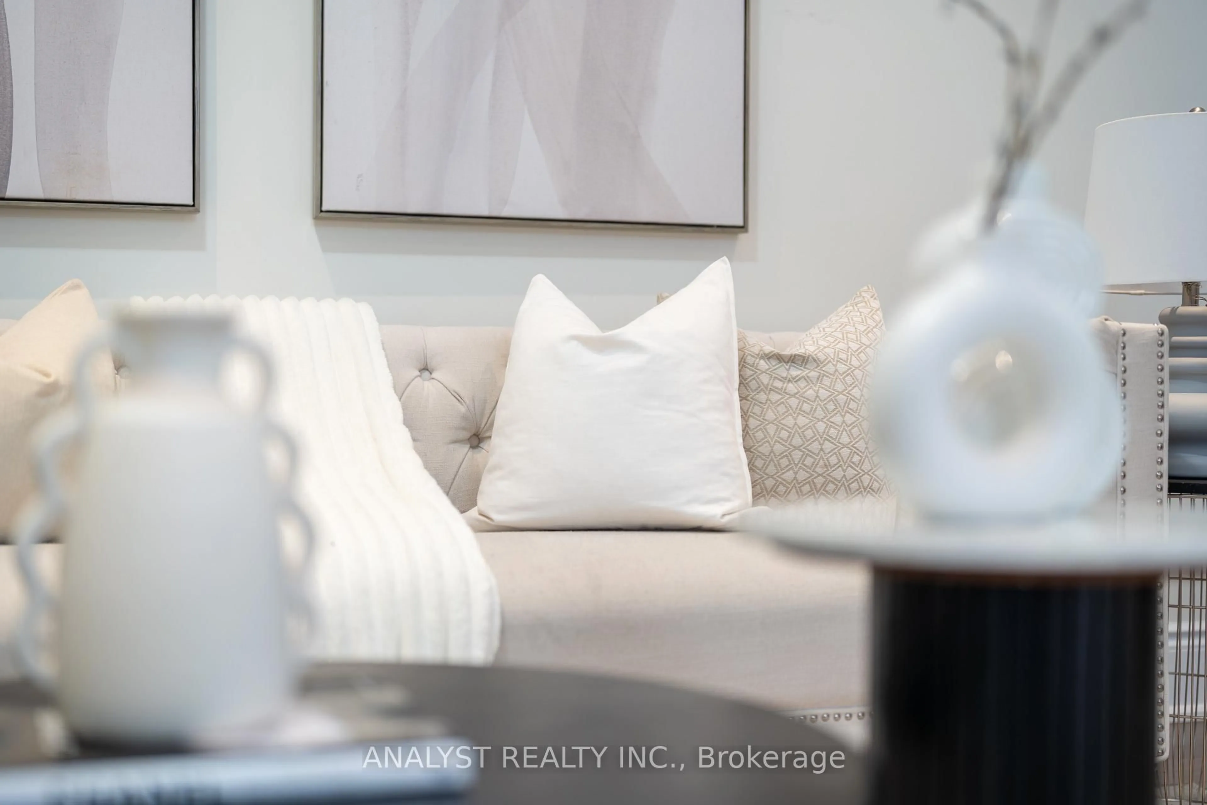 Unknown for 61 Ross Vennare Cres, Vaughan Ontario L4H 4N2