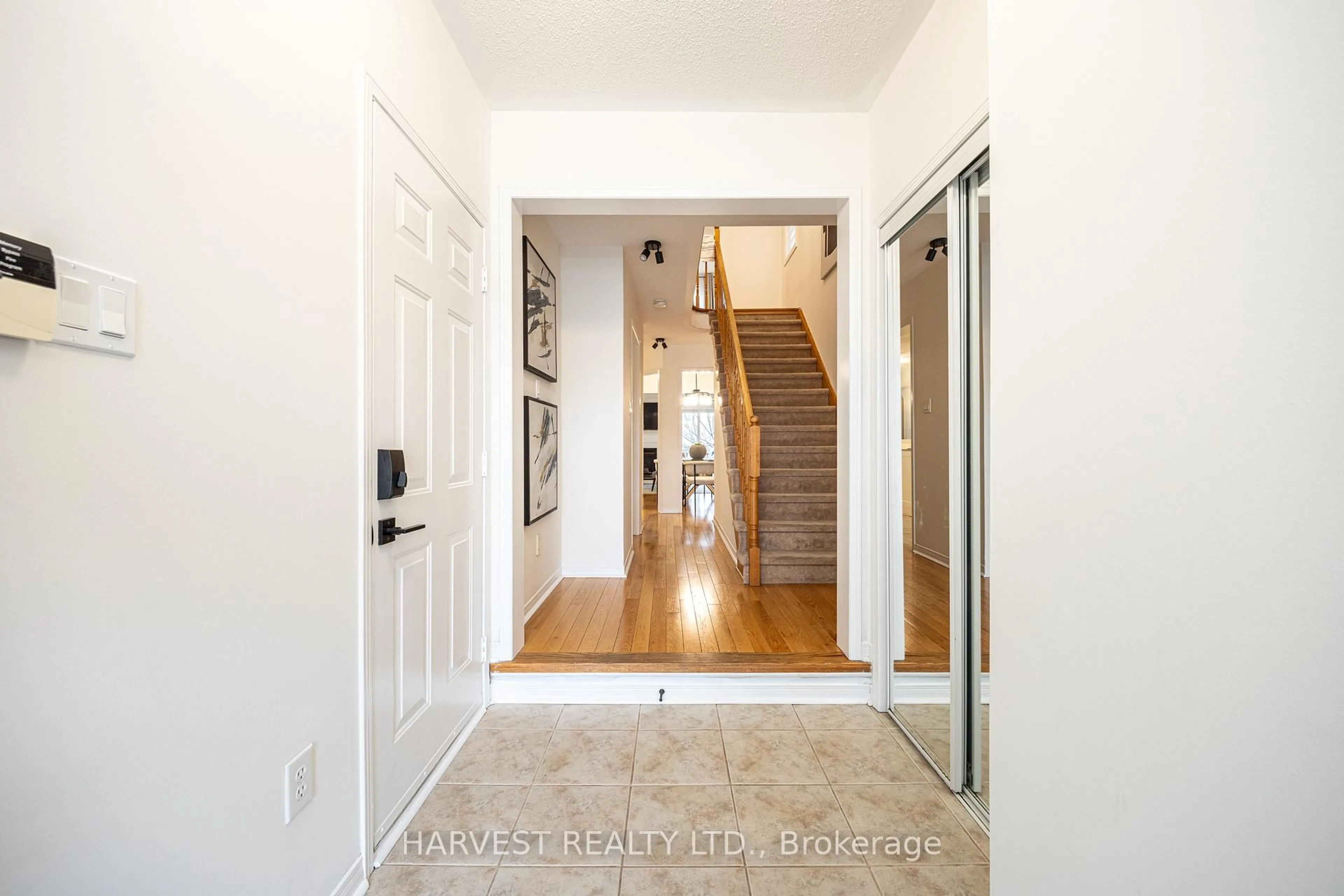 Indoor entryway for 177 Vanguard Rd, Vaughan Ontario L4K 5G8
