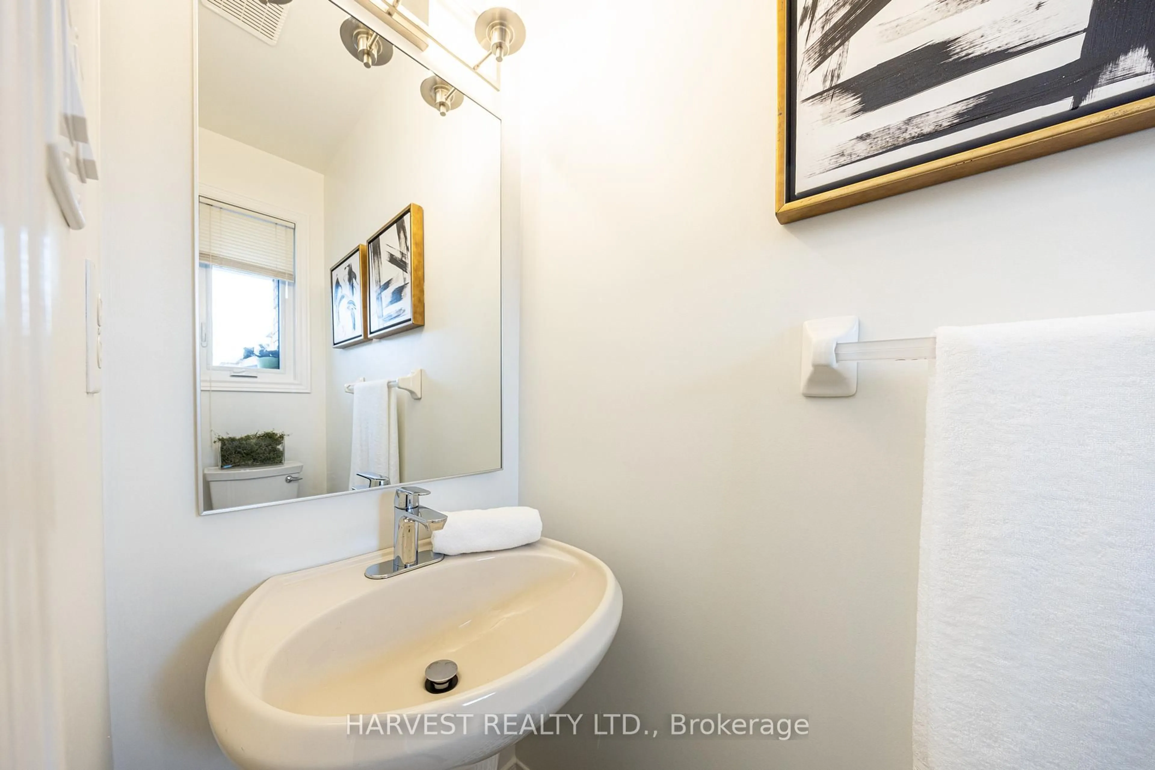 Standard bathroom, ceramic/tile floor for 177 Vanguard Rd, Vaughan Ontario L4K 5G8