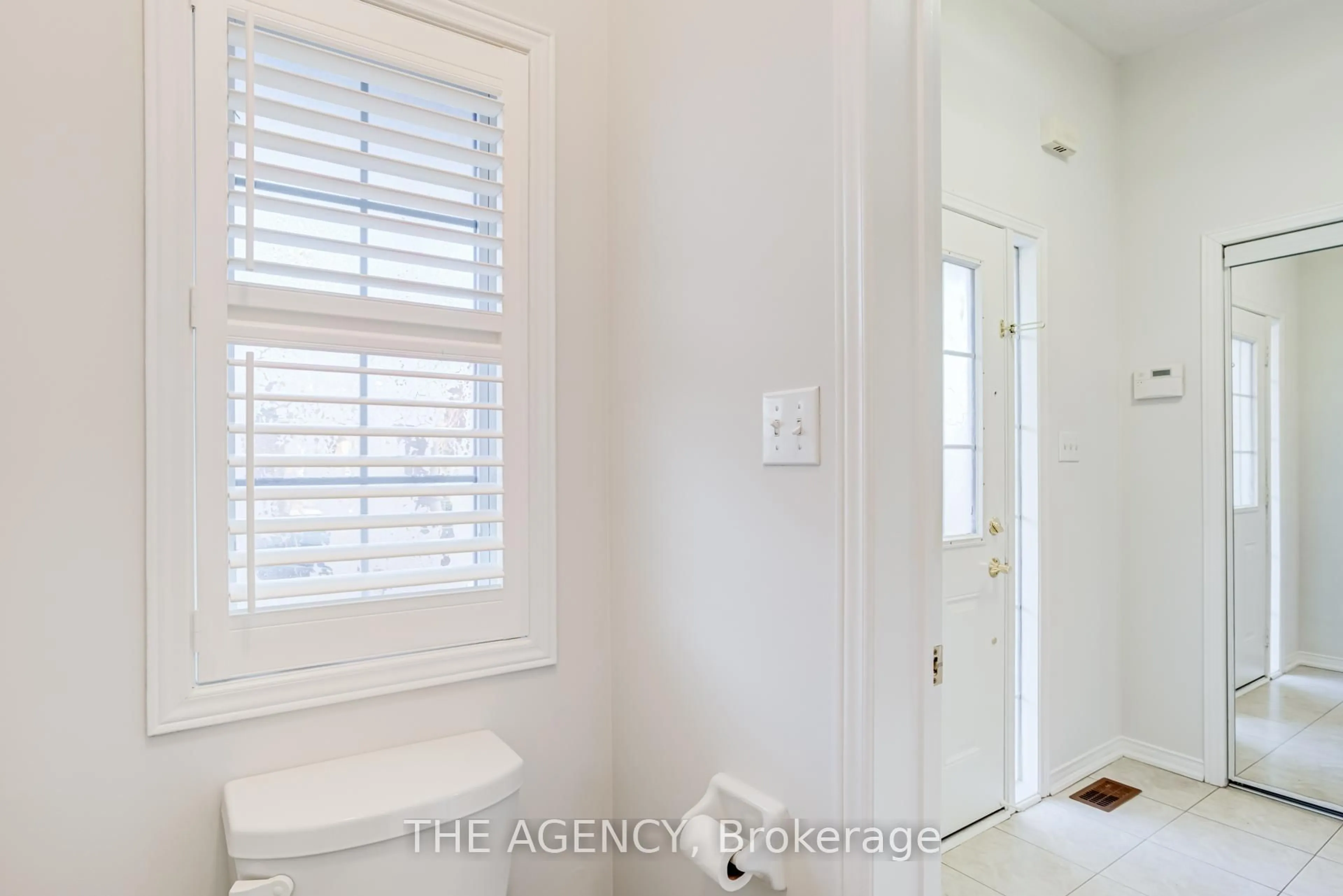 A pic of a room for 6 Levellands Cres, Richmond Hill Ontario L4B 4T5