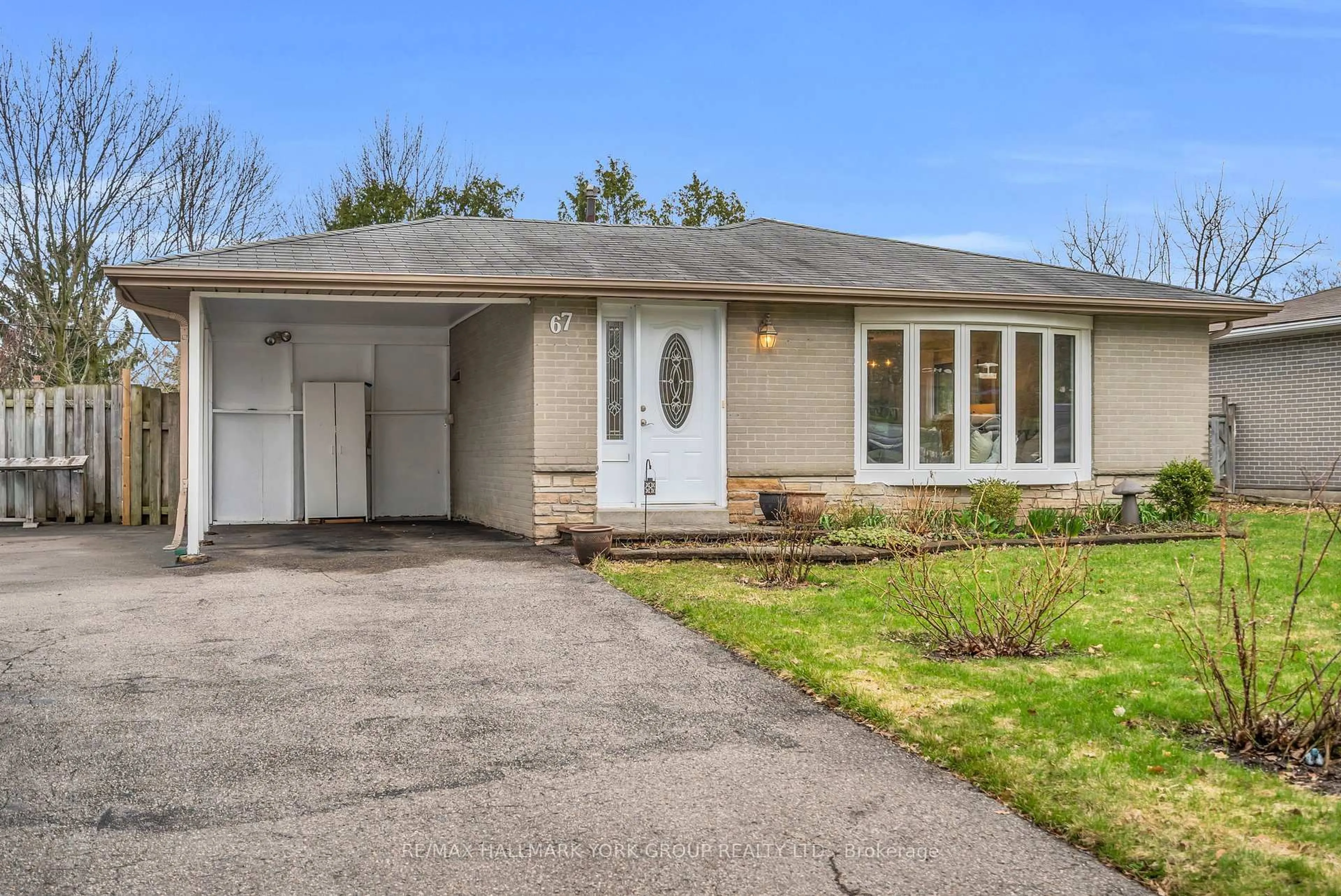 Home with vinyl exterior material, street for 67 Devins Dr, Aurora Ontario L4G 2Z5